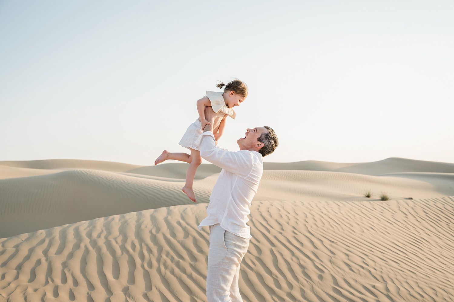 Family photoshoot in the Dubai desert