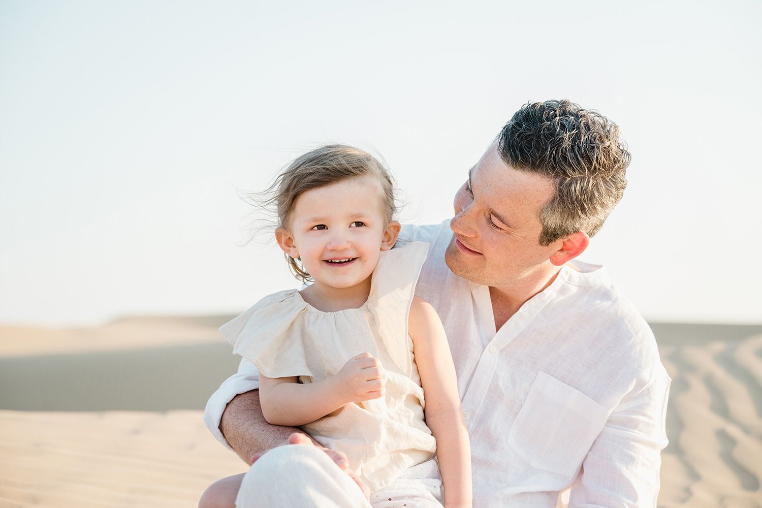 Family photoshoot in the Dubai desert
