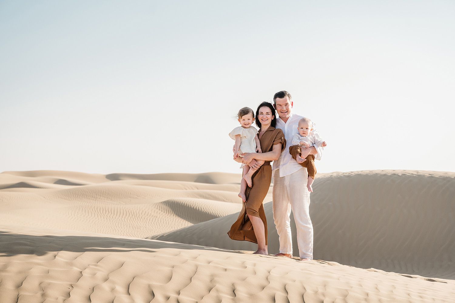 Family photoshoot in the Dubai desert