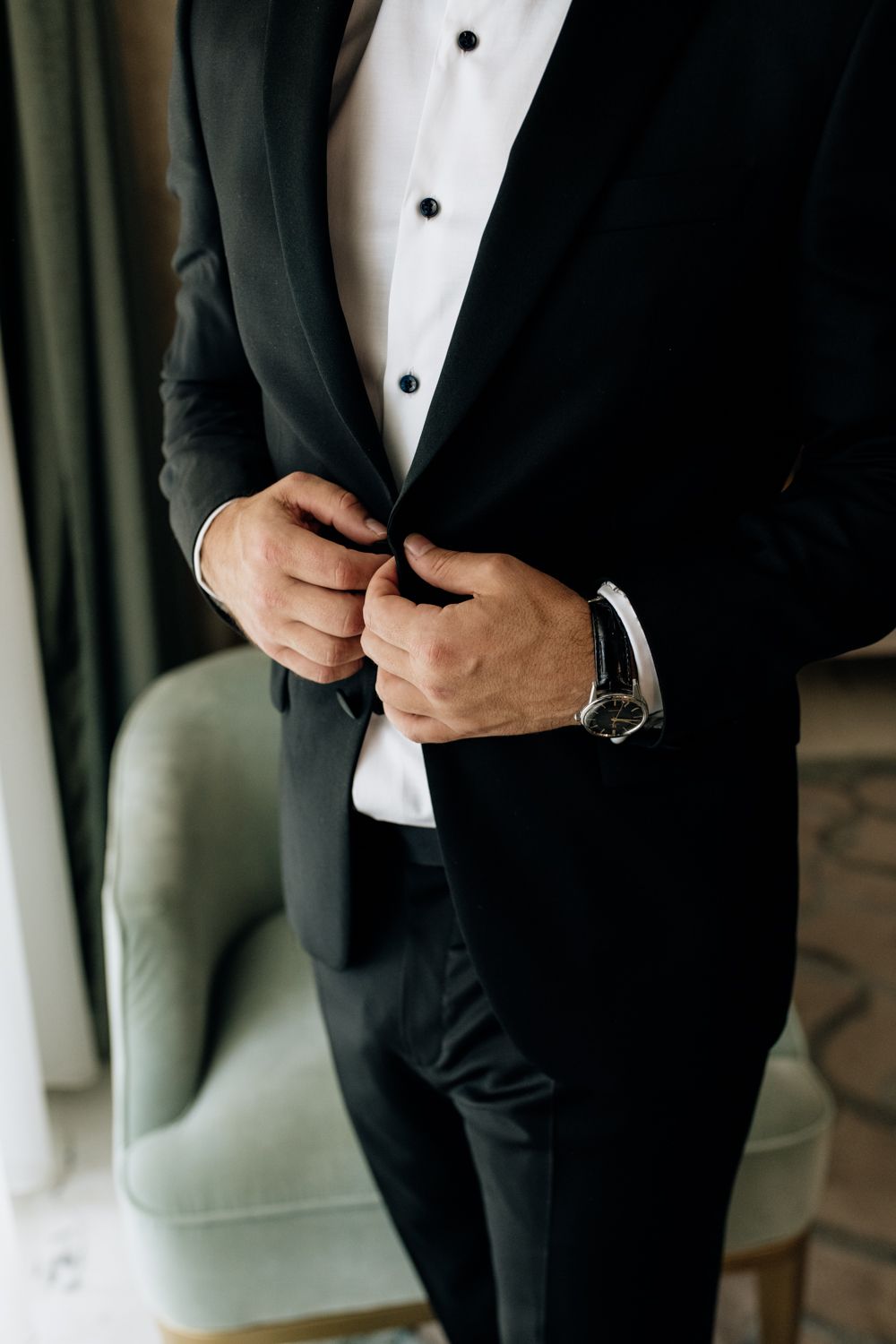 Groom getting ready hands details