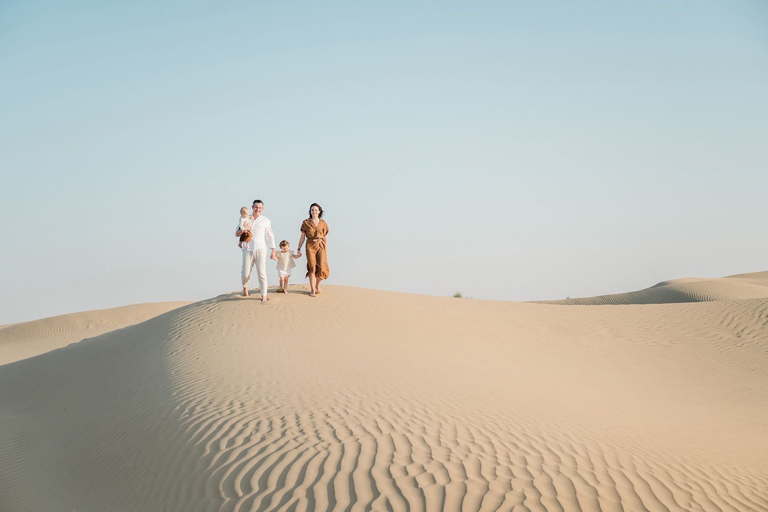 Family photoshoot in the Dubai desert