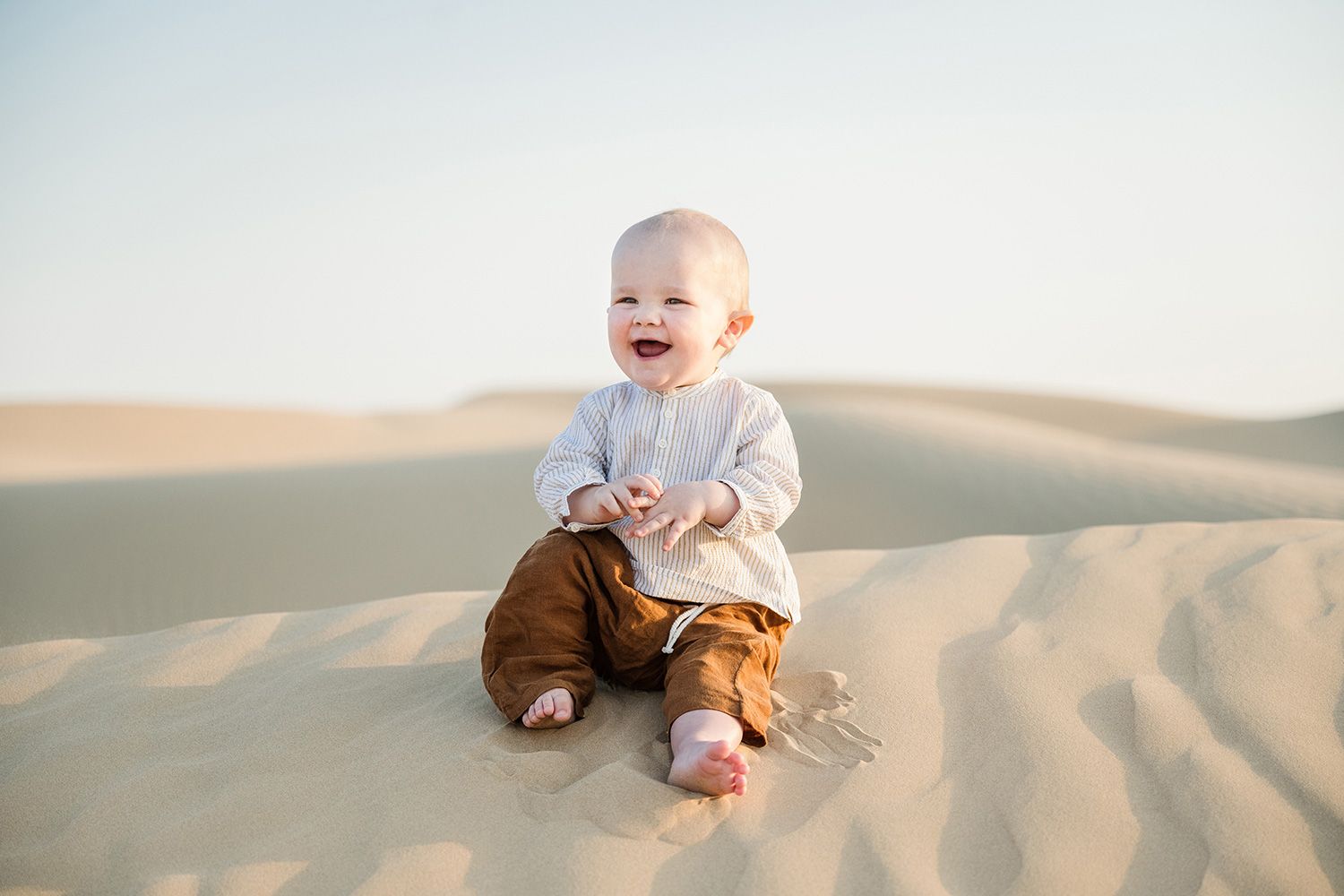 Family photoshoot in the Dubai desert