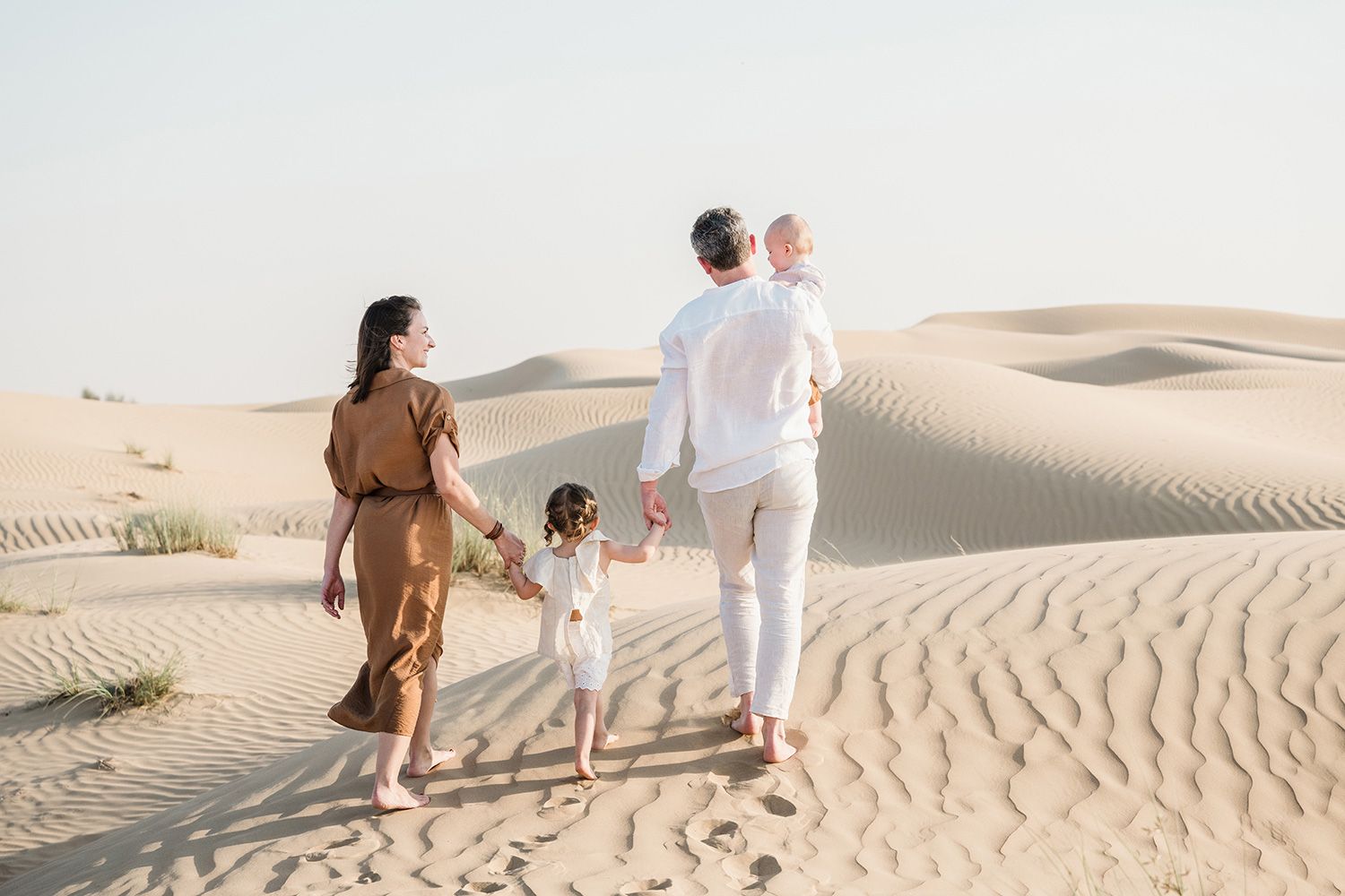 Family photoshoot in the Dubai desert