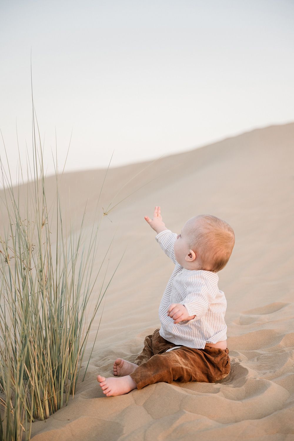 Family photoshoot in the Dubai desert