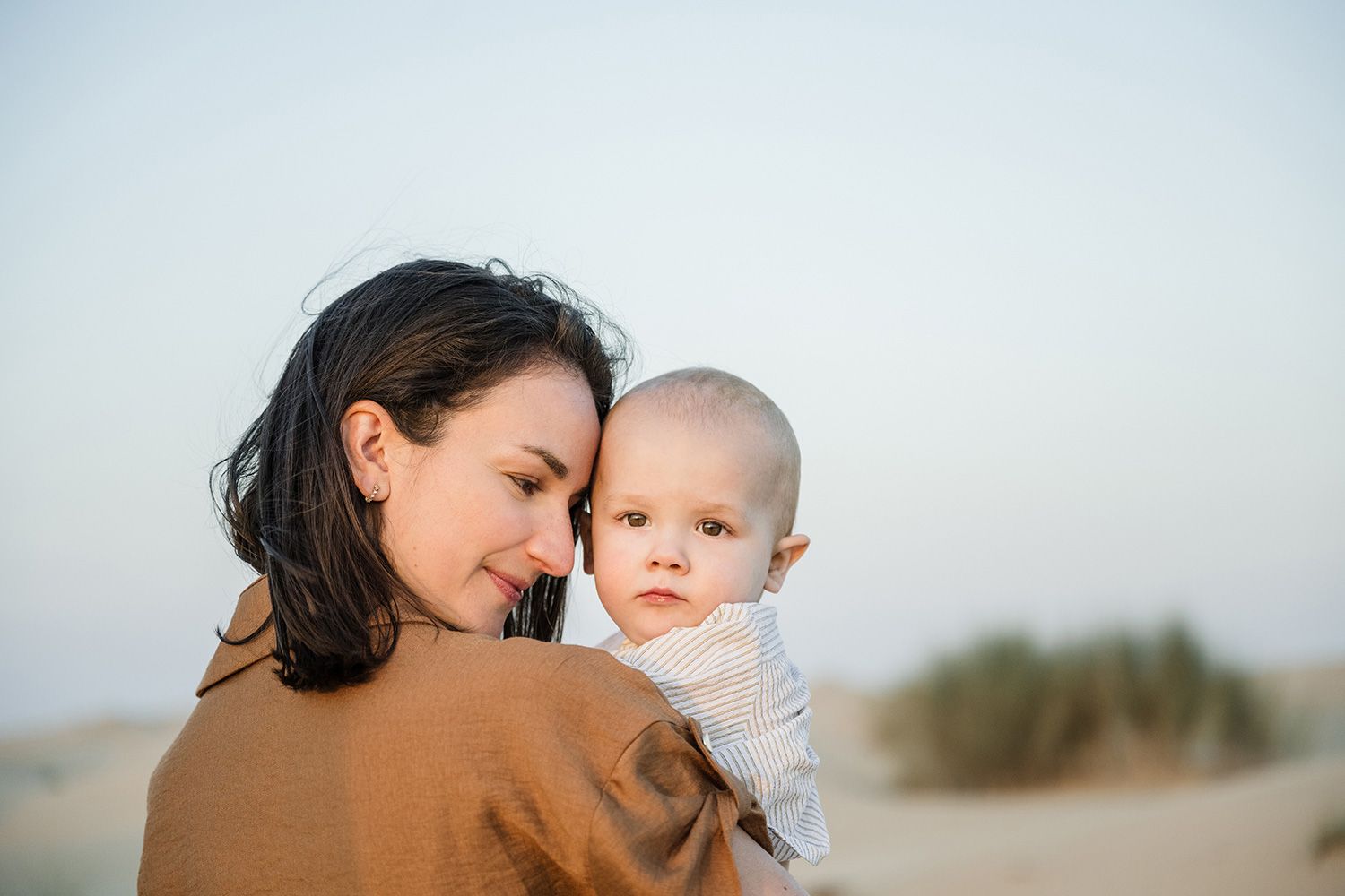 Family photoshoot in the Dubai desert