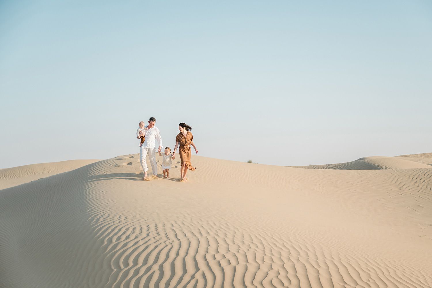 Family photoshoot in the Dubai desert
