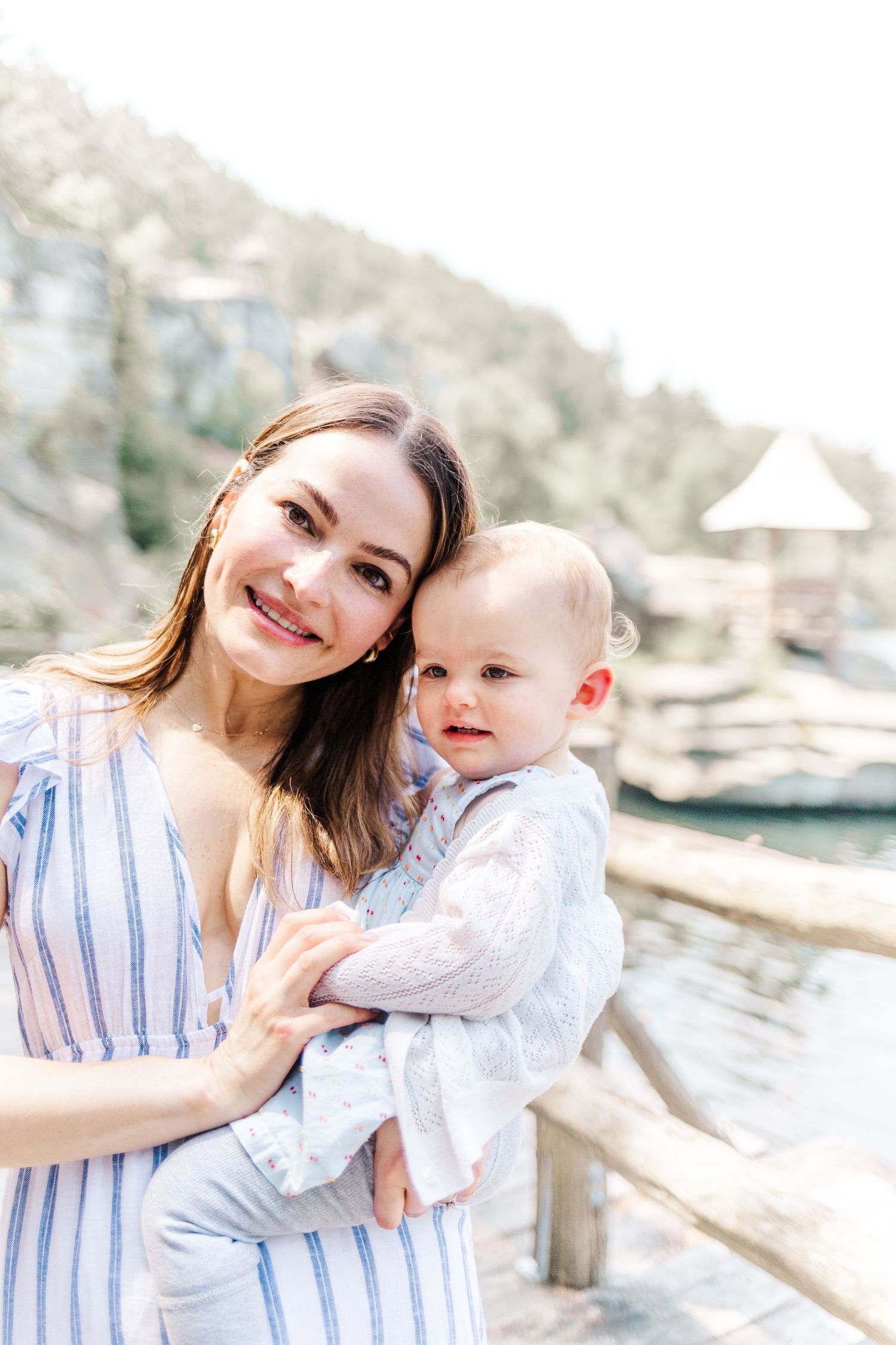 Mother and daughter hugging during a family session at Mohonk Mountain House in New Paltz, NY.