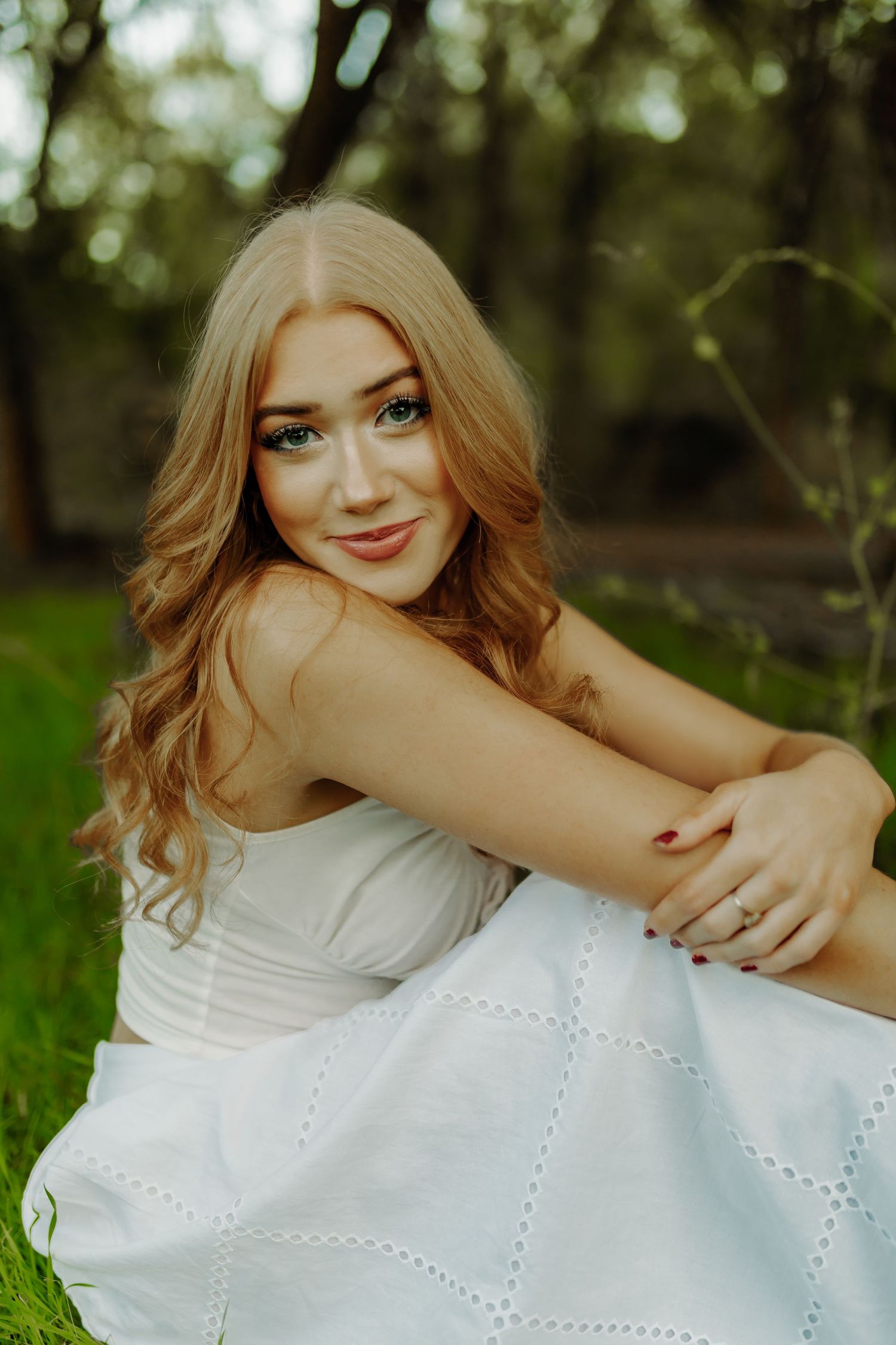 senior photography in Grand Junction Colorado, redhead or girl senior photos in field photoshoot