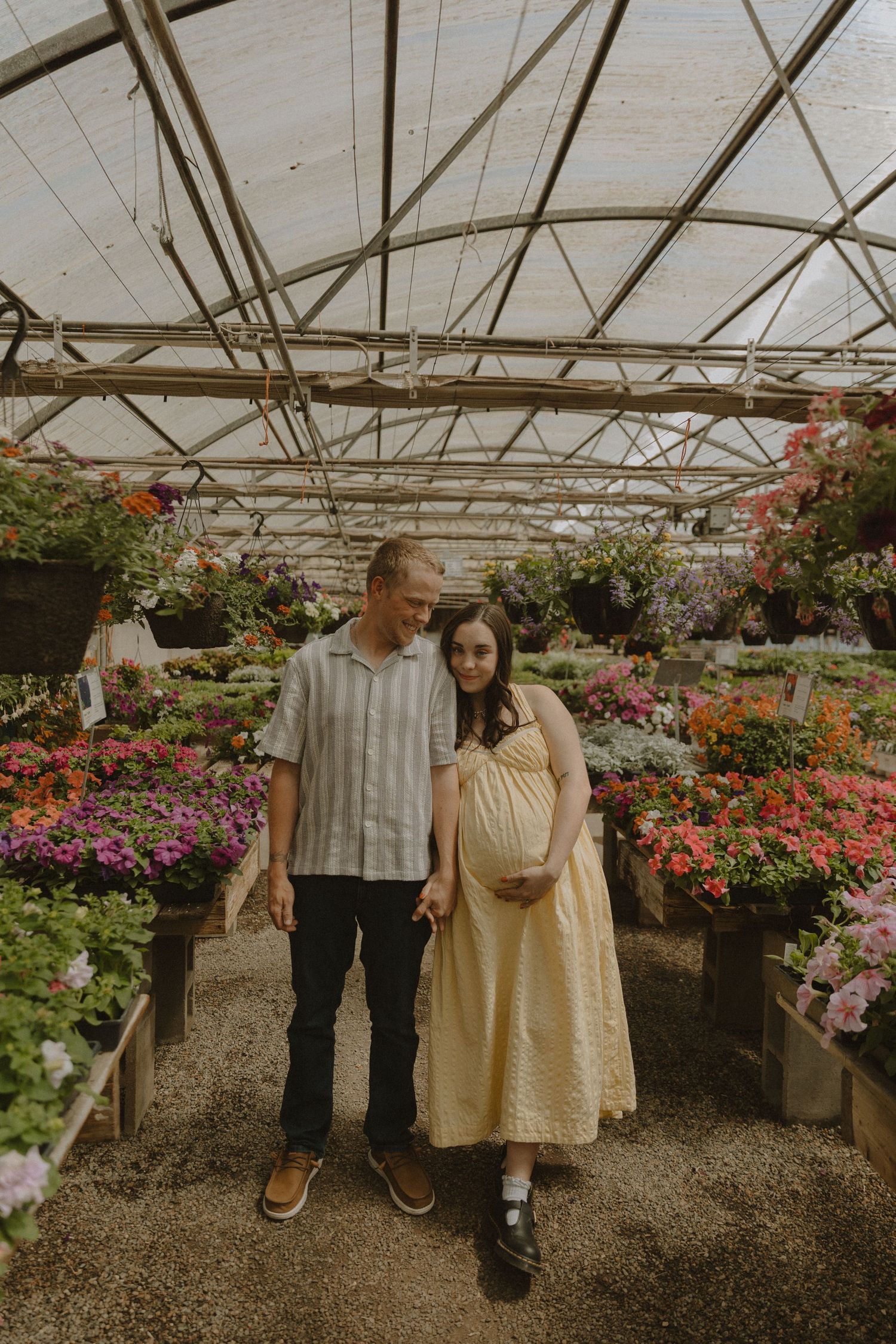 maternity photoshoot and photography in greenhouse in grand junction colorado