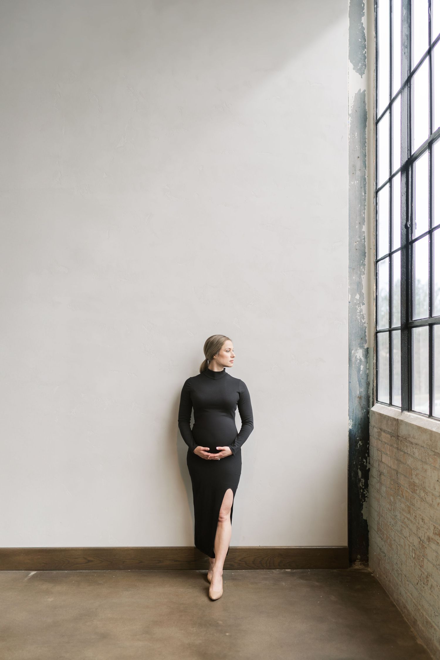 Northwest Indiana maternity photographer serving Chicago-area expecting mothers.