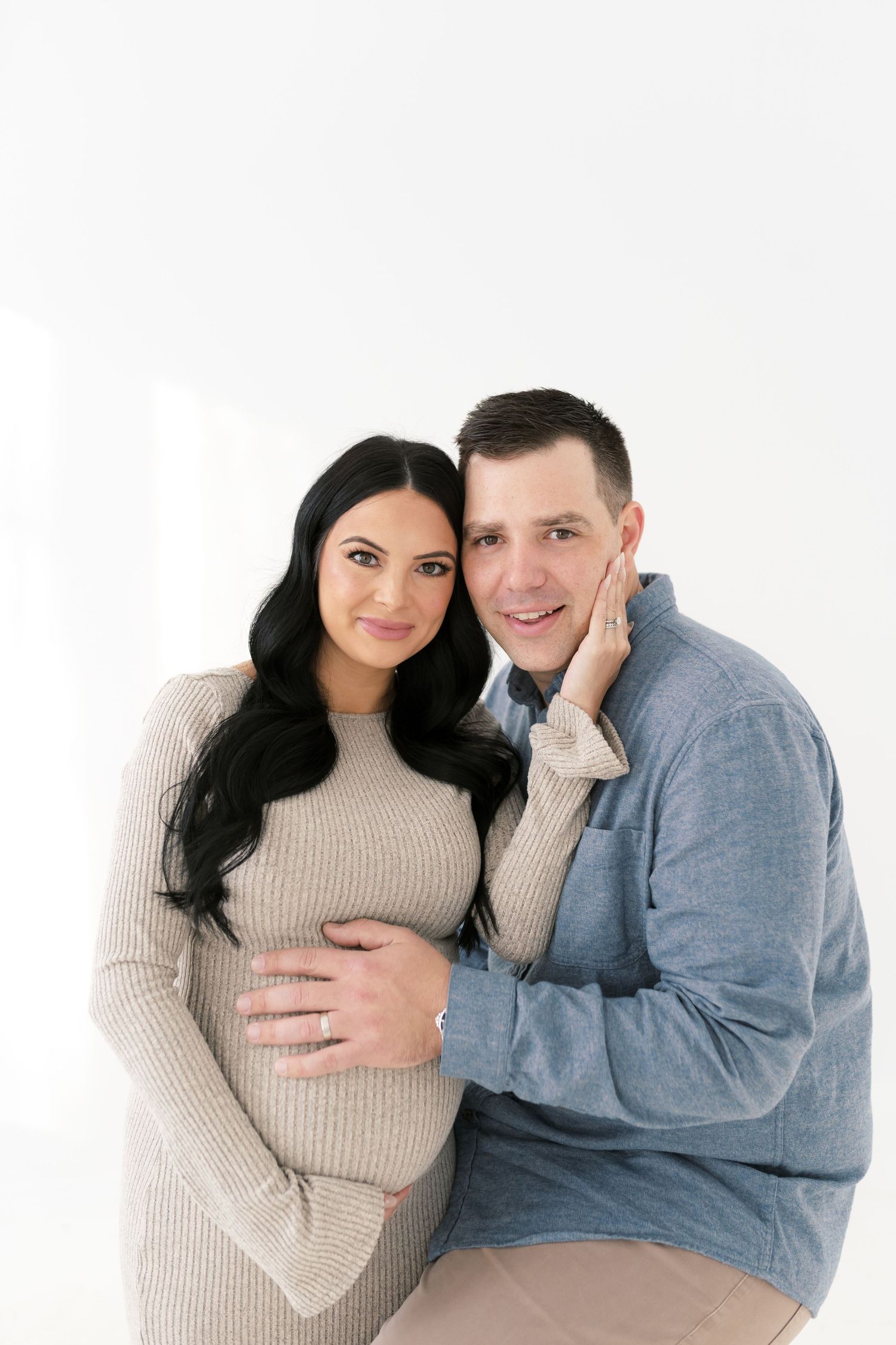 Valparaiso maternity photographer creating artistic boudoir pregnancy portraits.