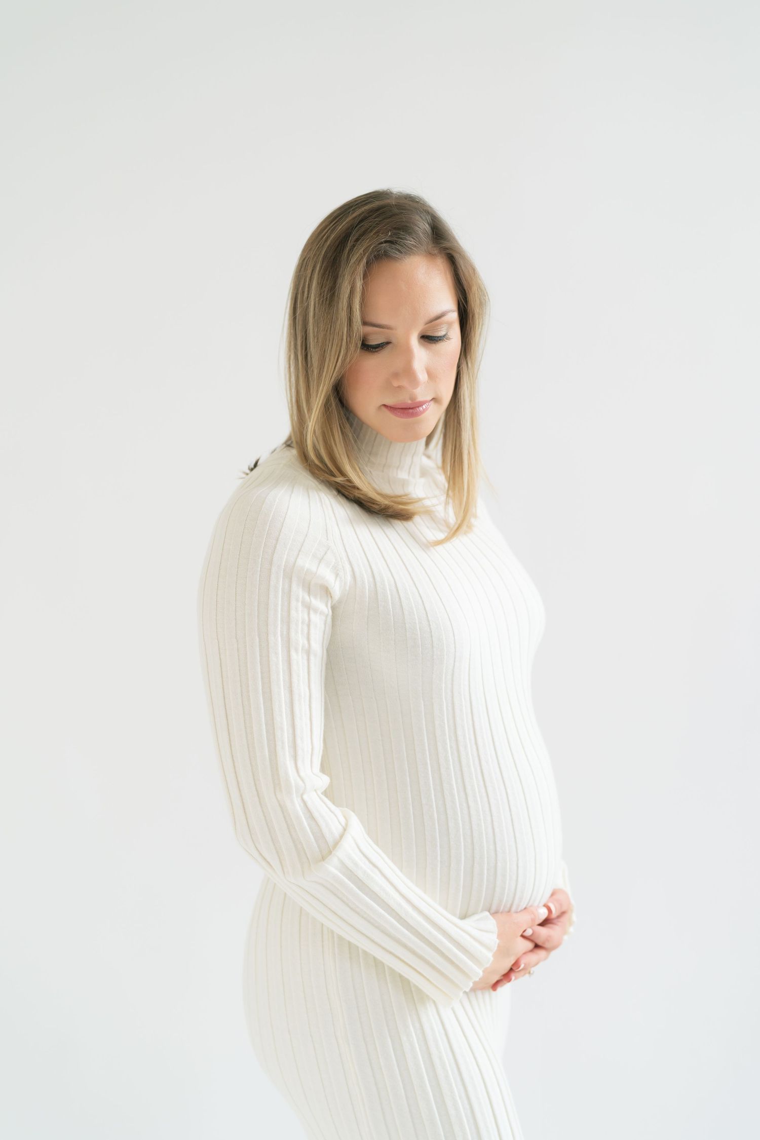 Northwest Indiana maternity photographer serving Chicago-area expecting mothers.