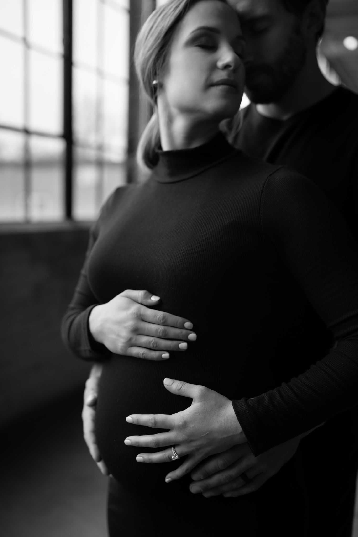 Expecting mother traveling from Chicago for a serene maternity photography session in Valparaiso, Indiana