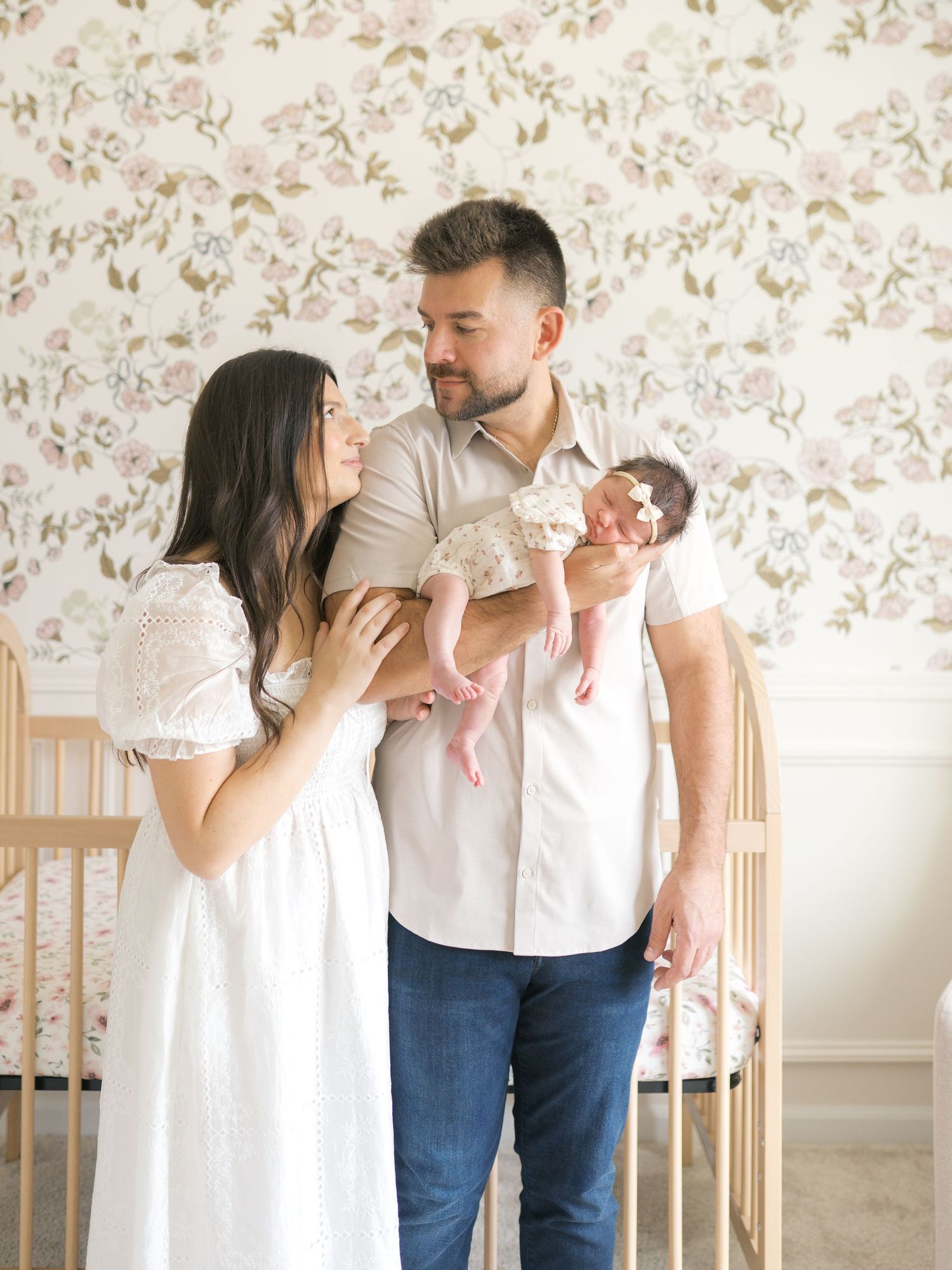 Valparaiso, Indiana newborn photographer capturing natural lifestyle portraits in the family home.