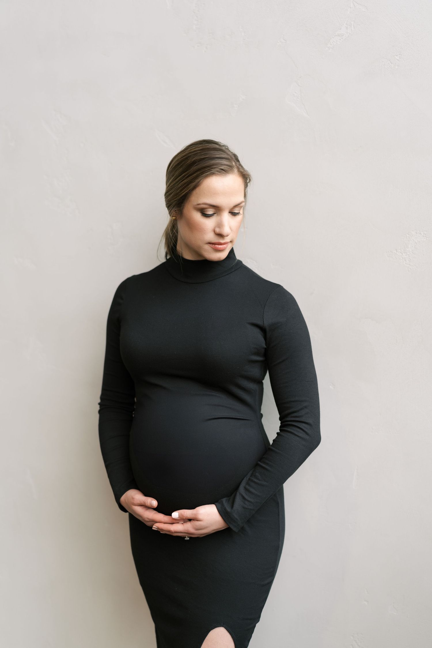 Timeless maternity photography in Valparaiso, Indiana with soft light and neutral styling.