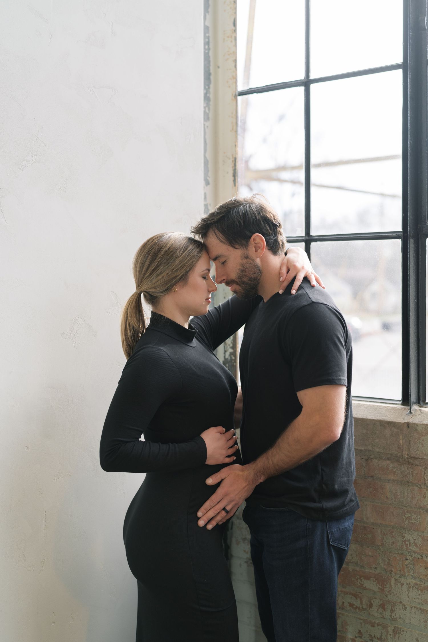Timeless maternity photography in Valparaiso, Indiana with soft light and neutral styling.