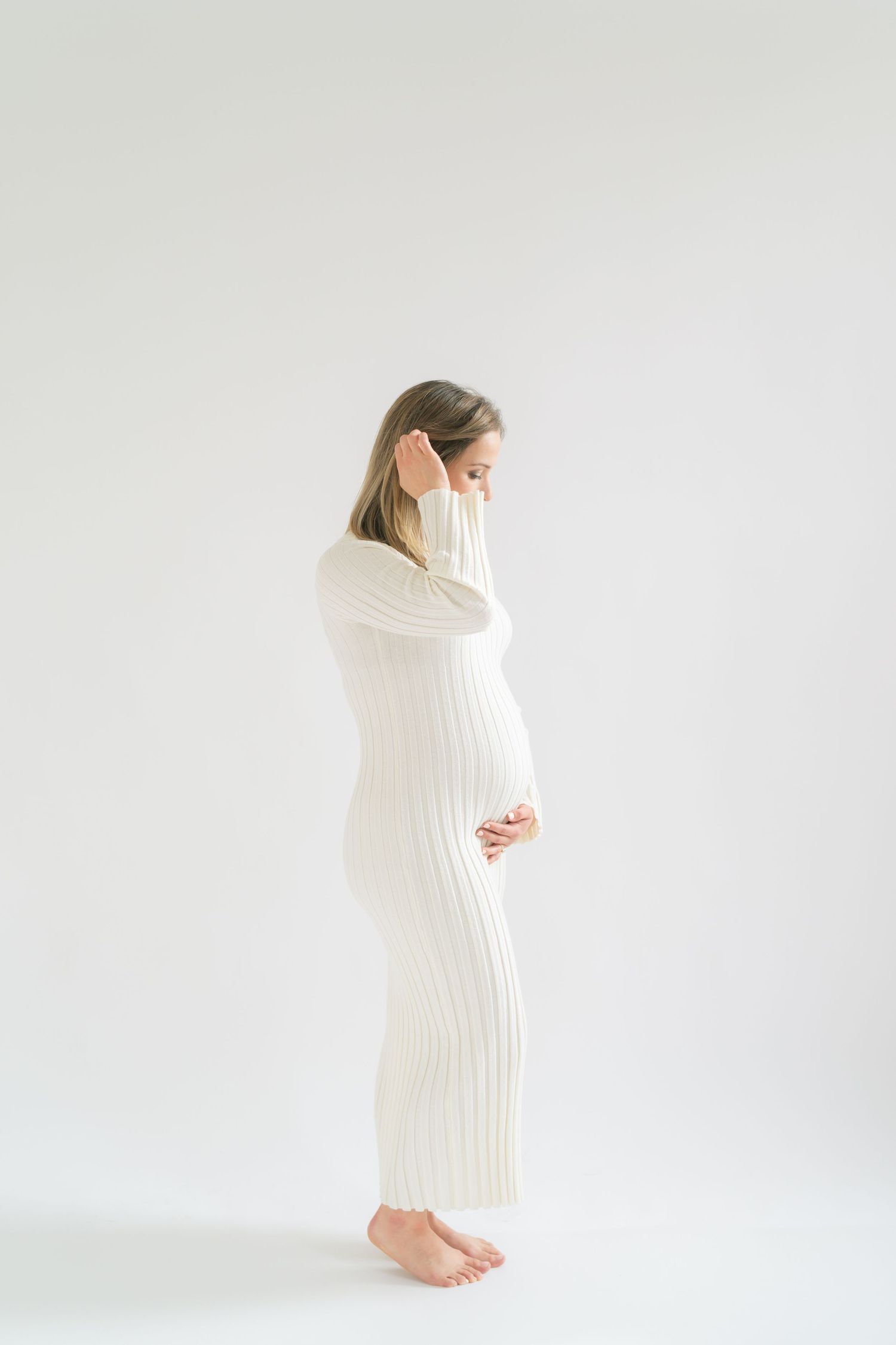 Maternity photography studio near Chicago offering timeless pregnancy portraits in Valparaiso, Indiana.
