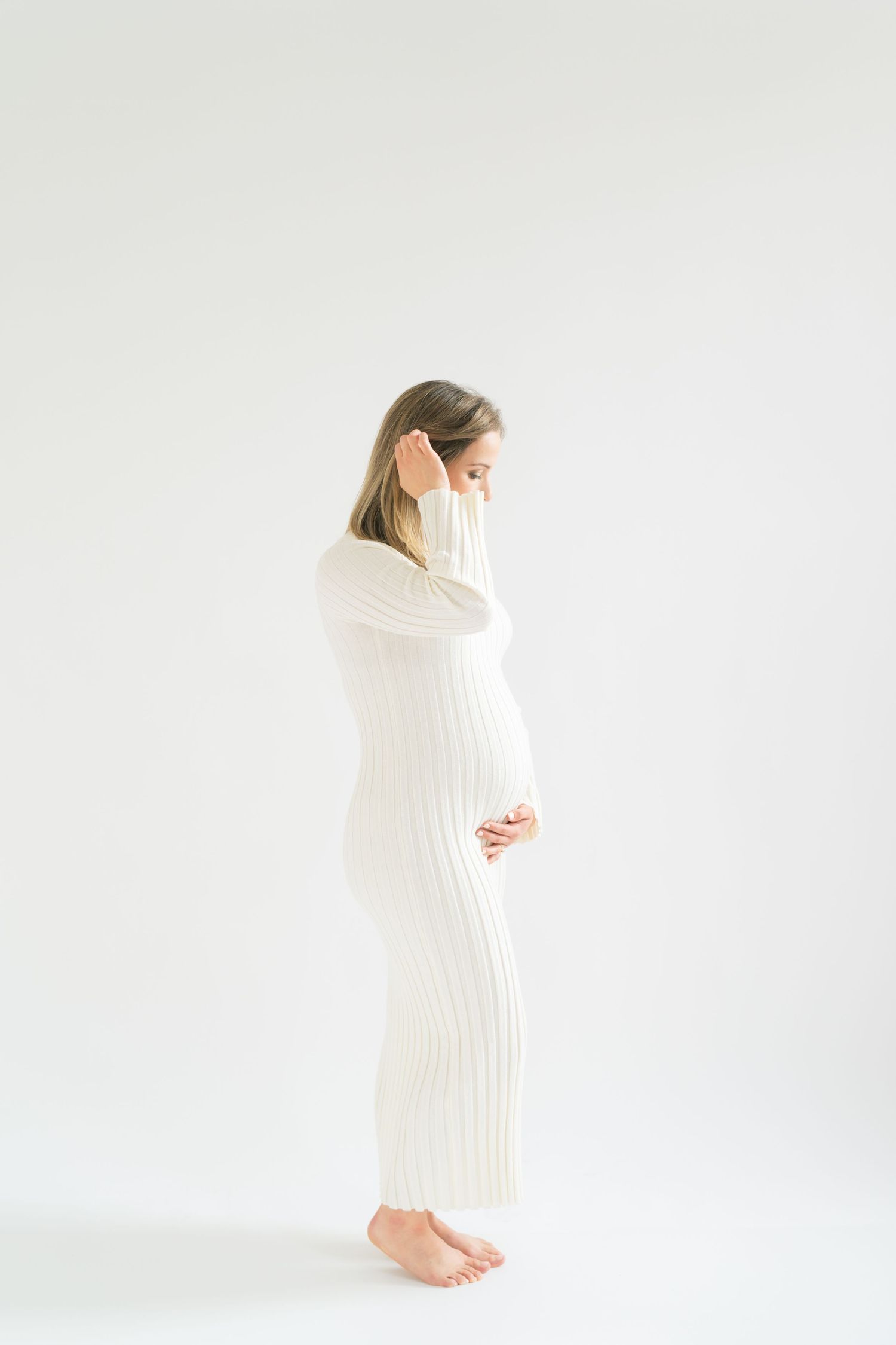 Chicago maternity photography clients traveling to Valparaiso for soft, timeless pregnancy portraits