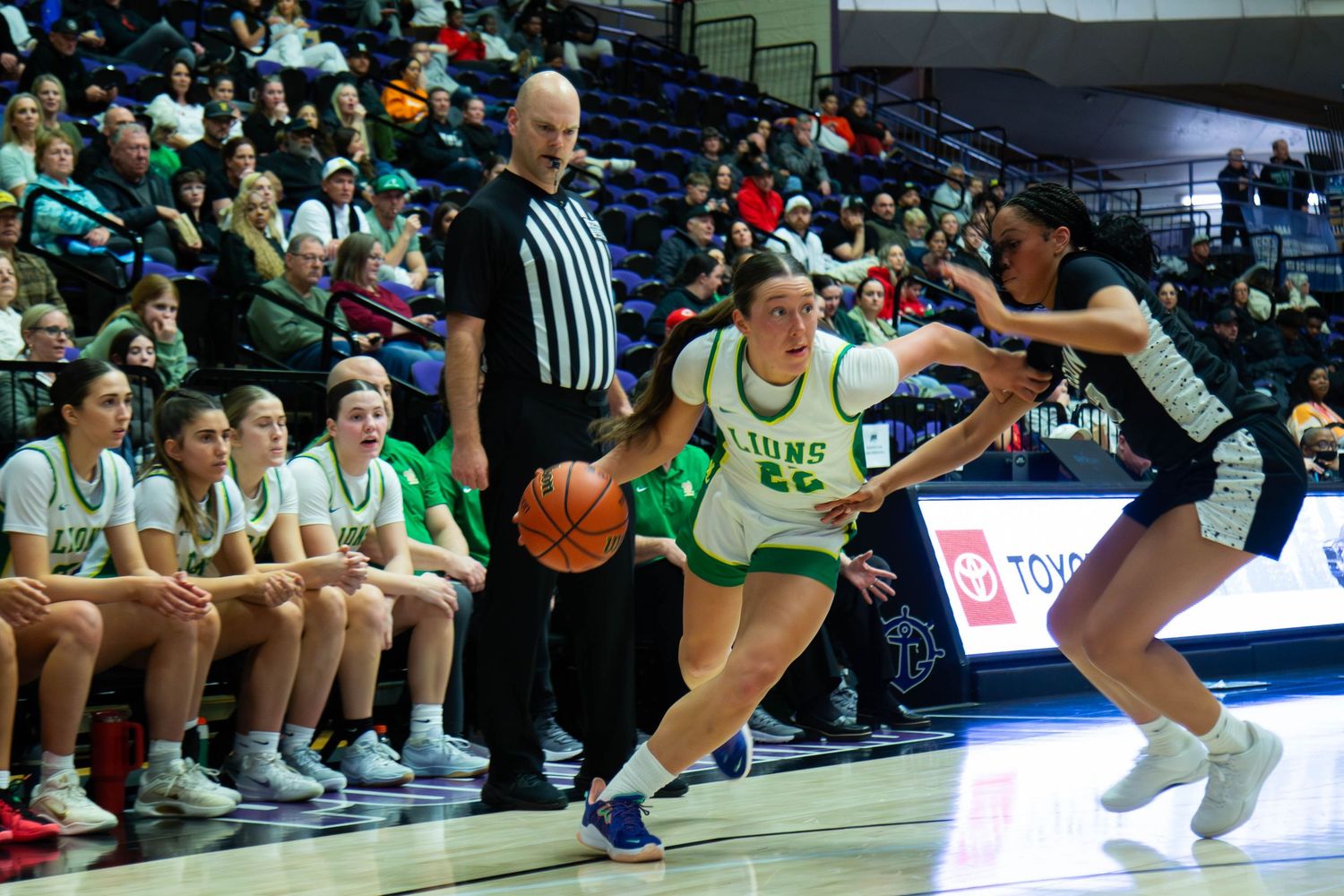 West Linn Lions Varsity Girls Basketball game photographed by Miles Butler Photography