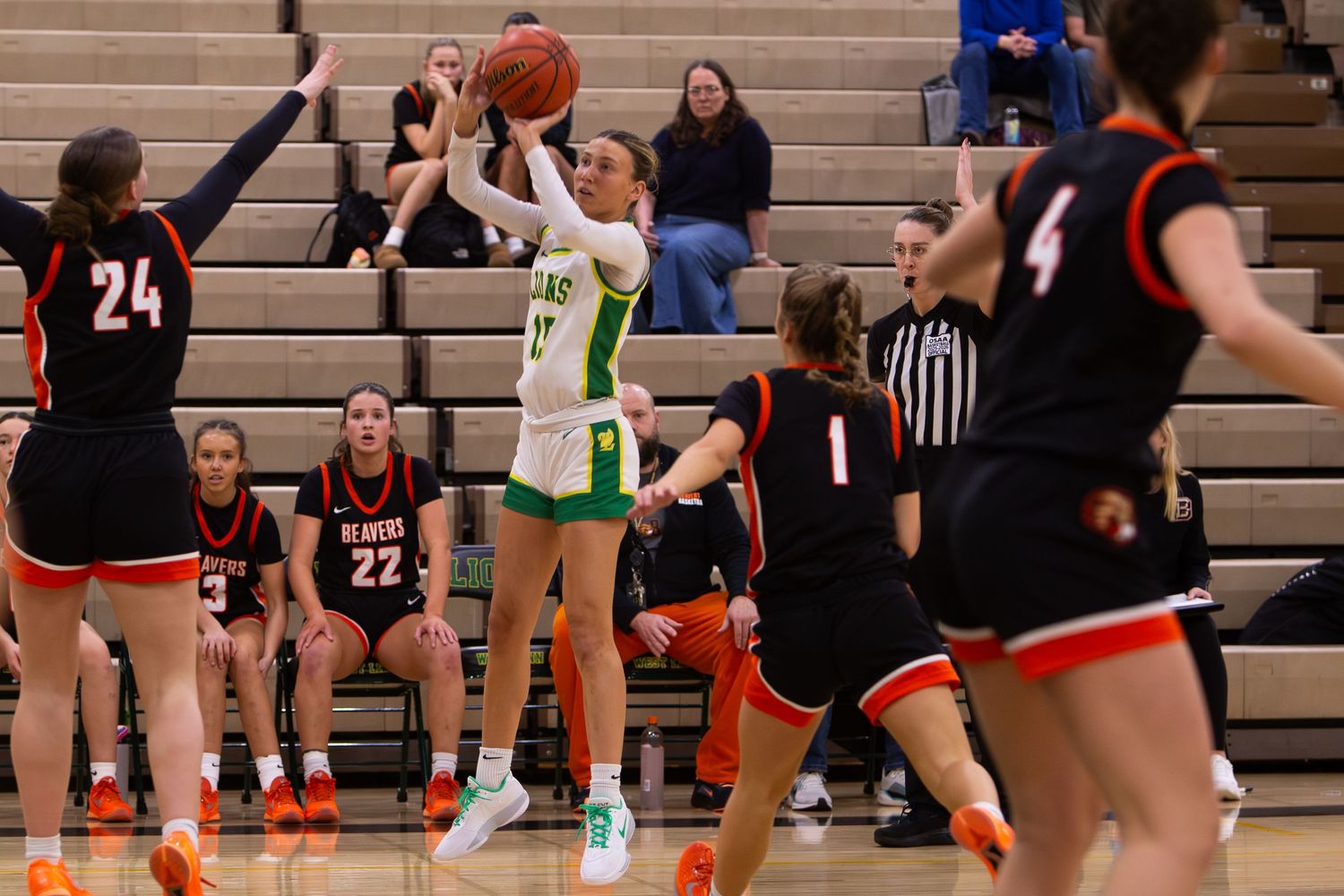 West Linn Lions Varsity Girls Basketball game photographed by Miles Butler Photography