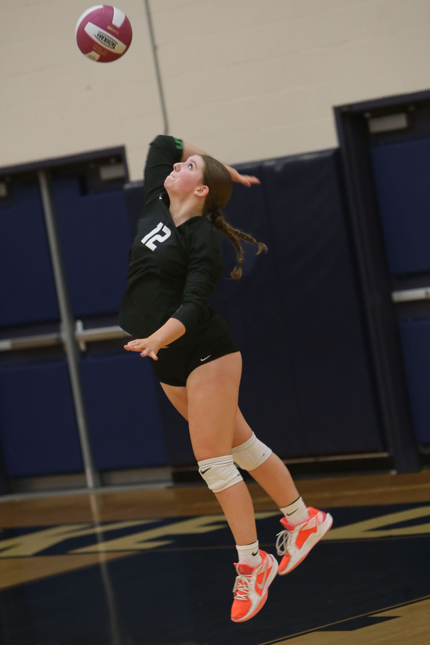 West Linn Lions Varsity Volleyball game photographed by Miles Butler Photography