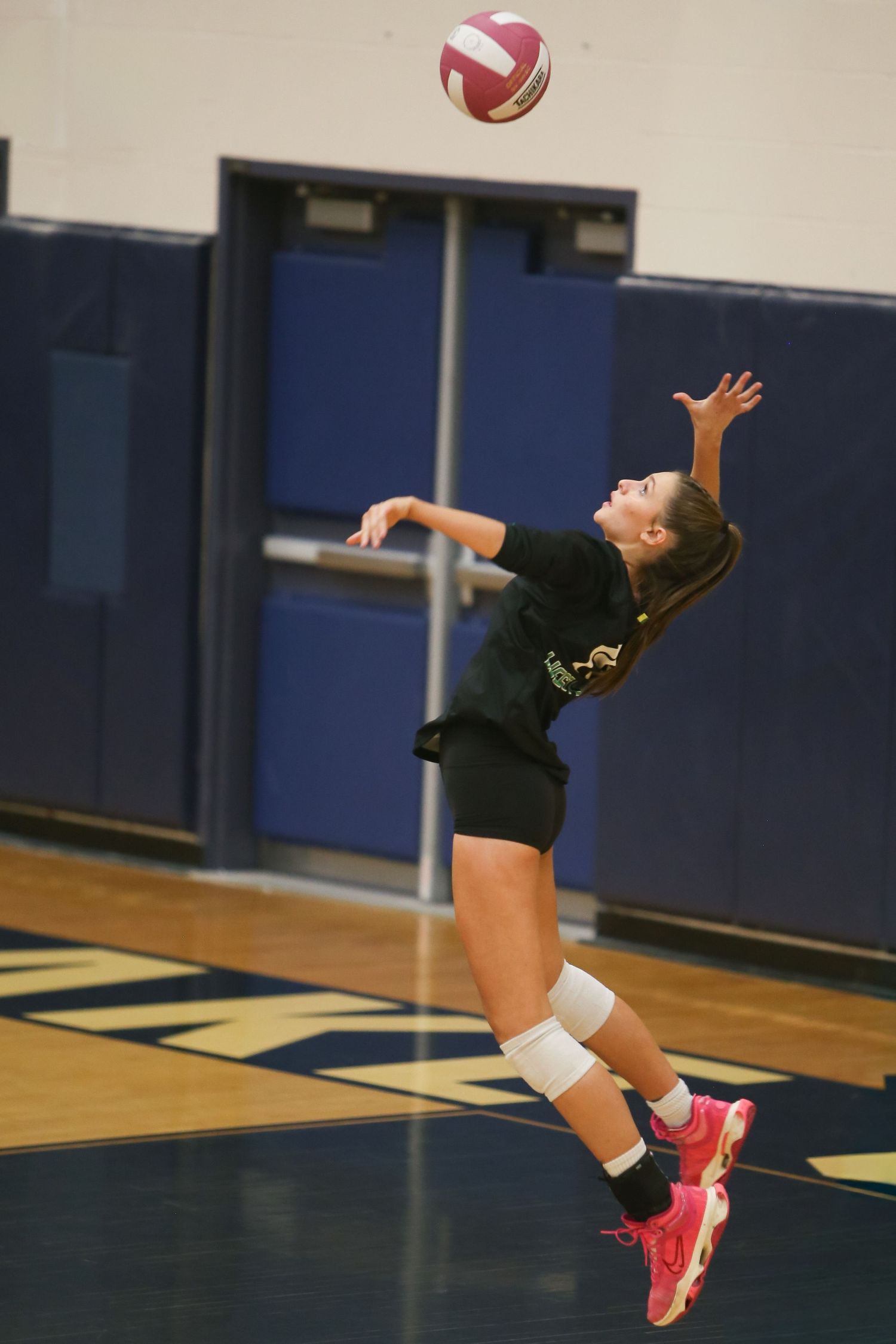West Linn Lions Varsity Volleyball game photographed by Miles Butler Photography