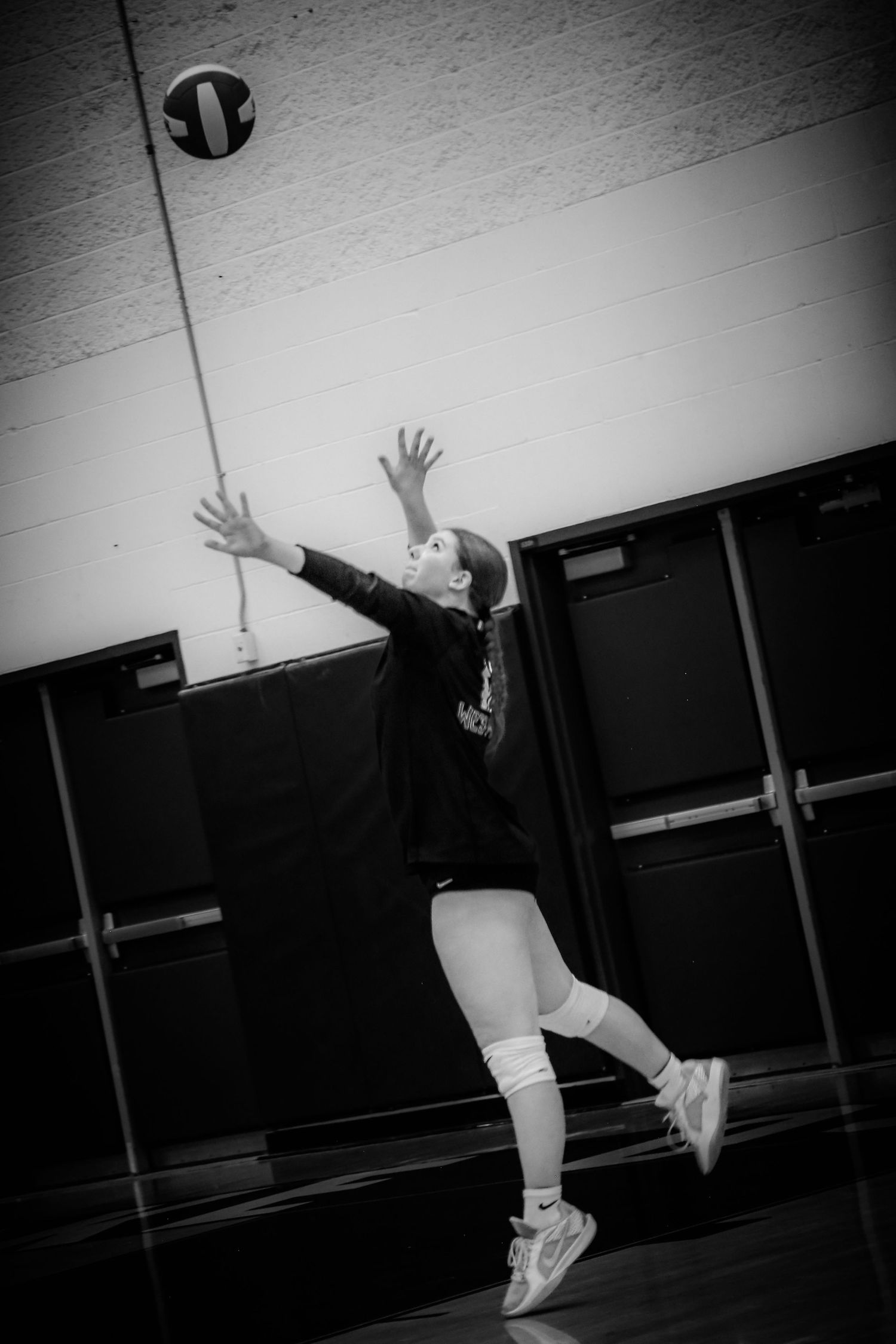 West Linn Lions Varsity Volleyball game photographed by Miles Butler Photography