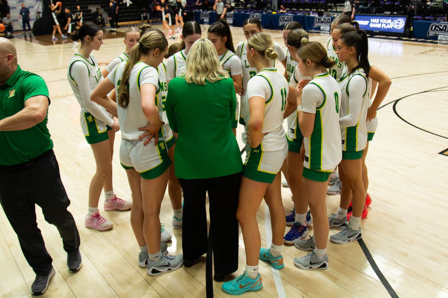 West Linn Lions Varsity Girls Basketball game photographed by Miles Butler Photography