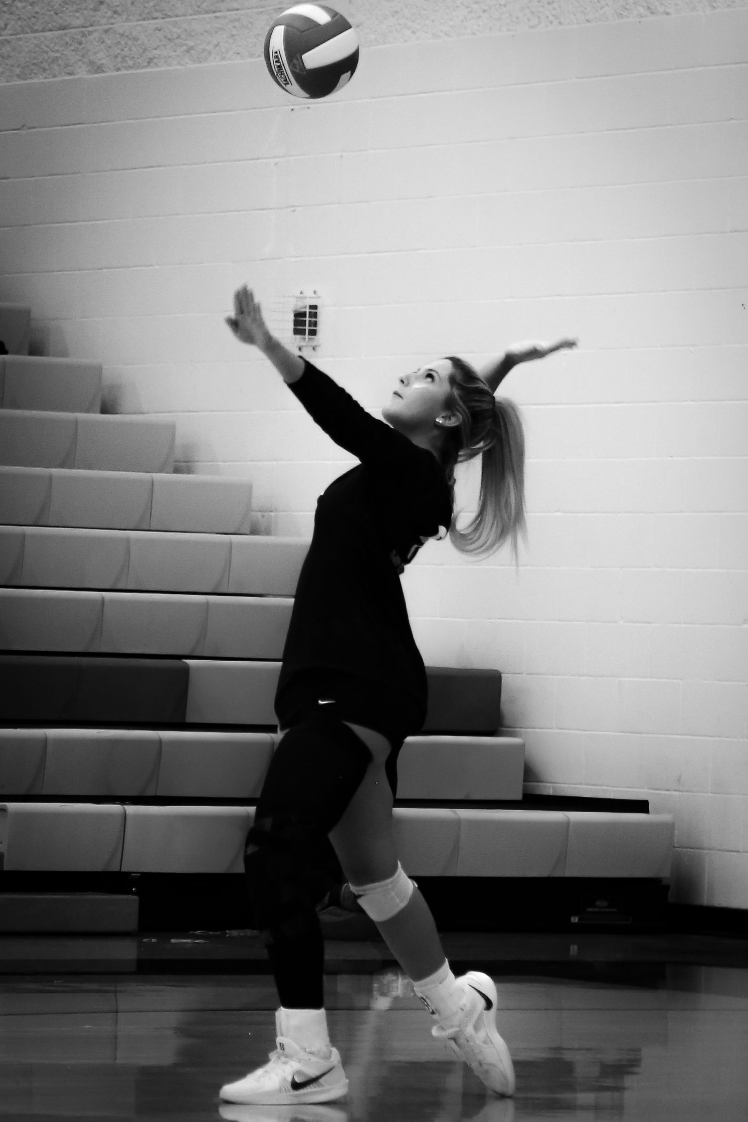 West Linn Lions Varsity Volleyball game photographed by Miles Butler Photography