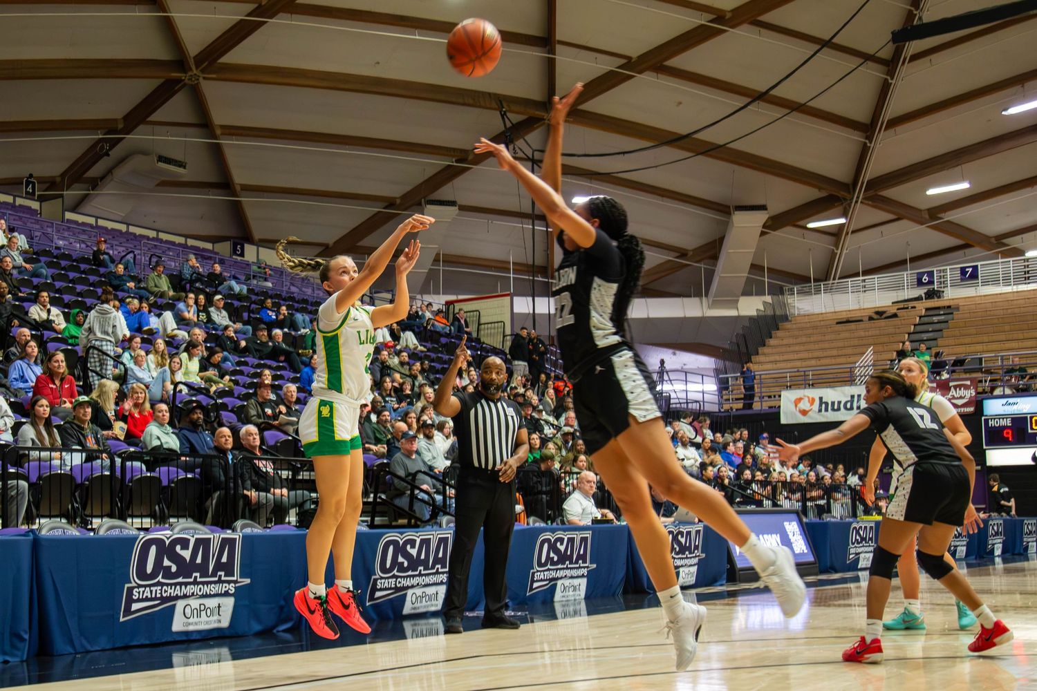 West Linn Lions Varsity Girls Basketball game photographed by Miles Butler Photography