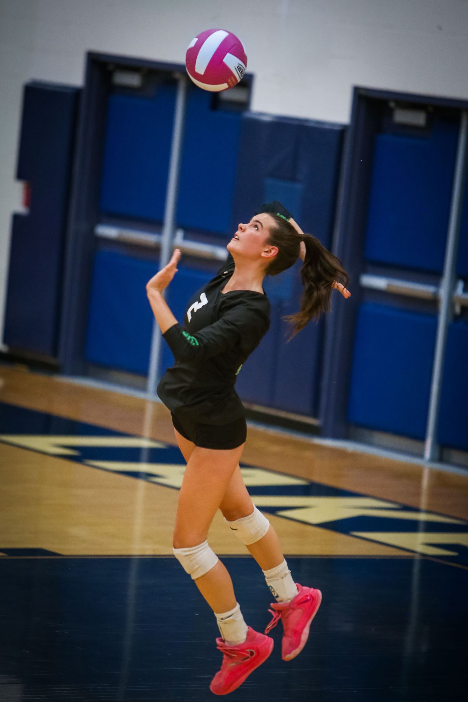 West Linn Lions Varsity Volleyball game photographed by Miles Butler Photography