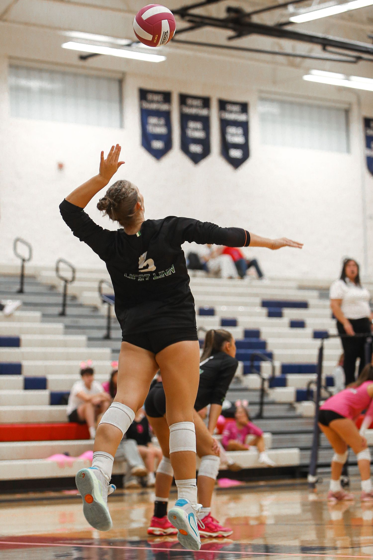 West Linn Lions Varsity Volleyball game photographed by Miles Butler Photography