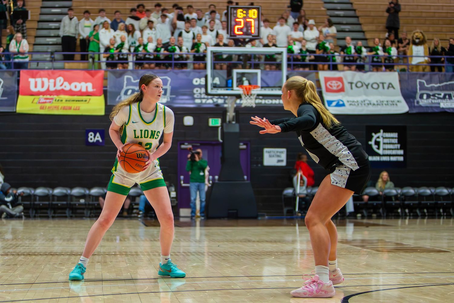 West Linn Lions Varsity Girls Basketball game photographed by Miles Butler Photography