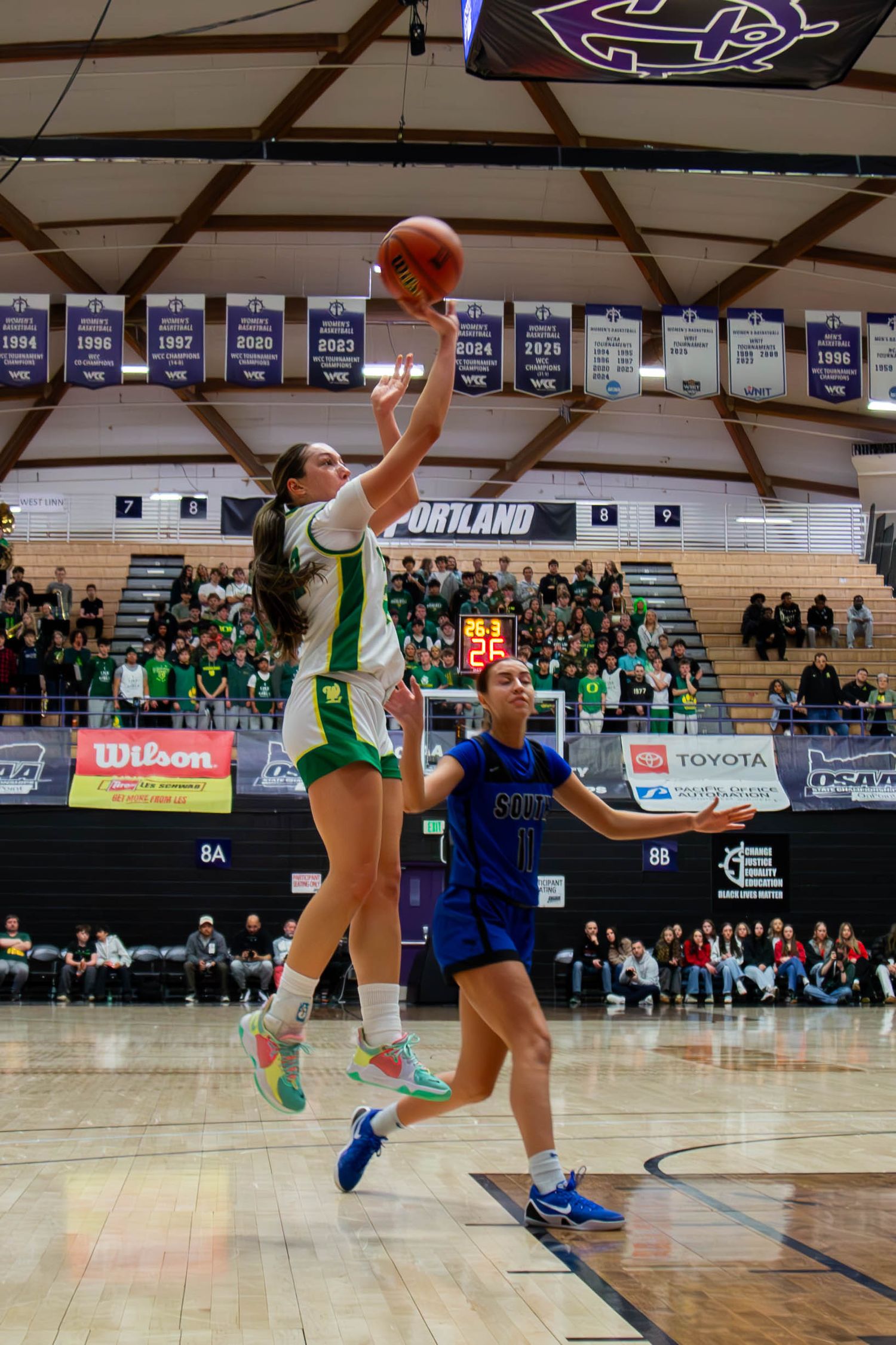 West Linn Lions Varsity Girls Basketball game photographed by Miles Butler Photography