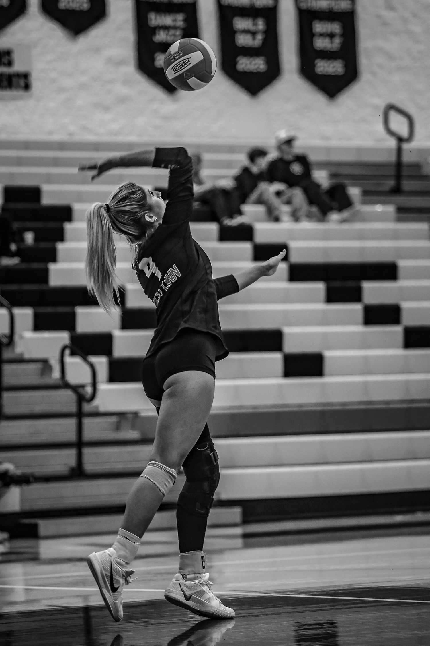 West Linn Lions Varsity Volleyball game photographed by Miles Butler Photography