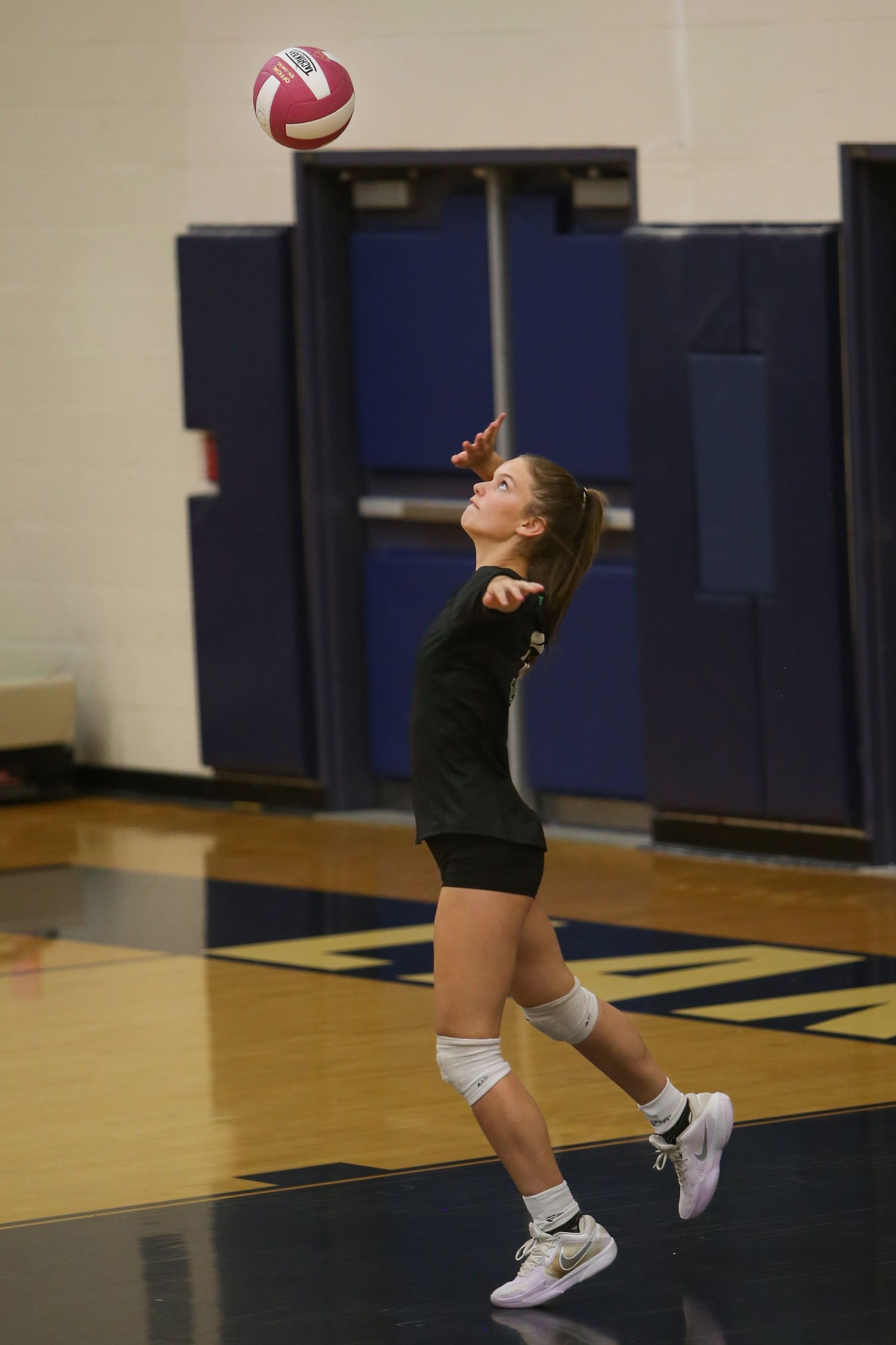 West Linn Lions Varsity Volleyball game photographed by Miles Butler Photography