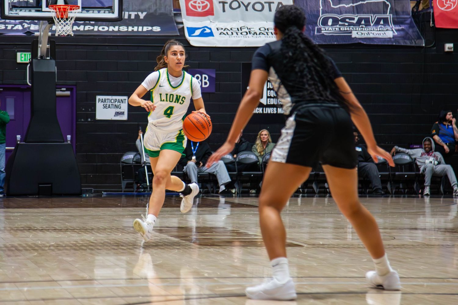 West Linn Lions Varsity Girls Basketball game photographed by Miles Butler Photography