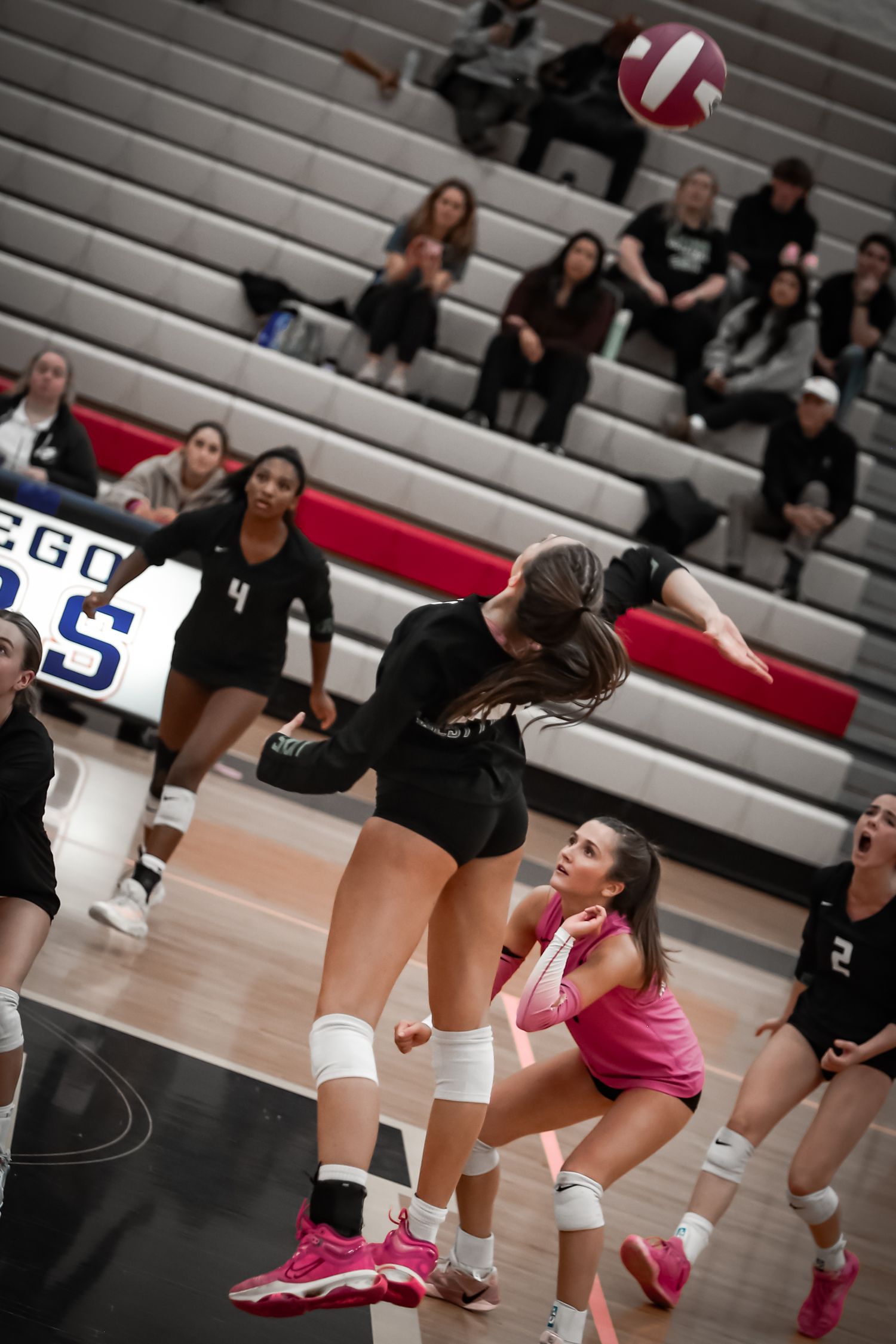 West Linn Lions Varsity Volleyball game photographed by Miles Butler Photography