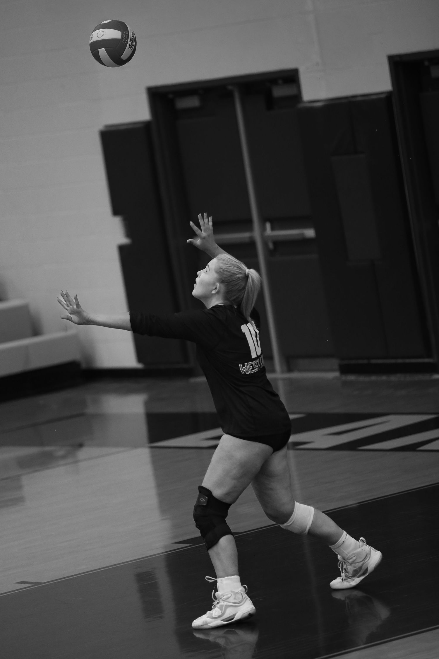 West Linn Lions Varsity Volleyball game photographed by Miles Butler Photography