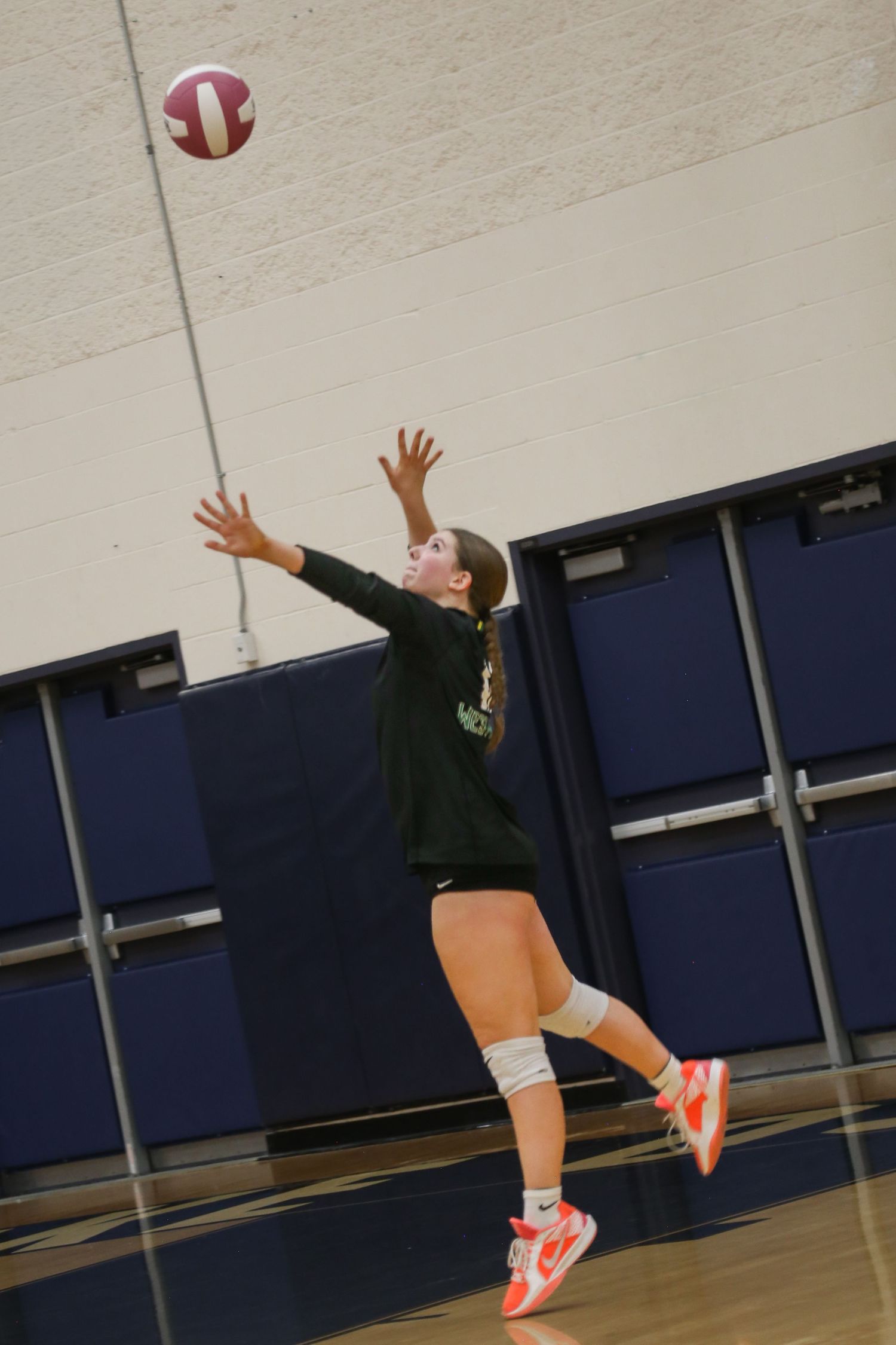 West Linn Lions Varsity Volleyball game photographed by Miles Butler Photography
