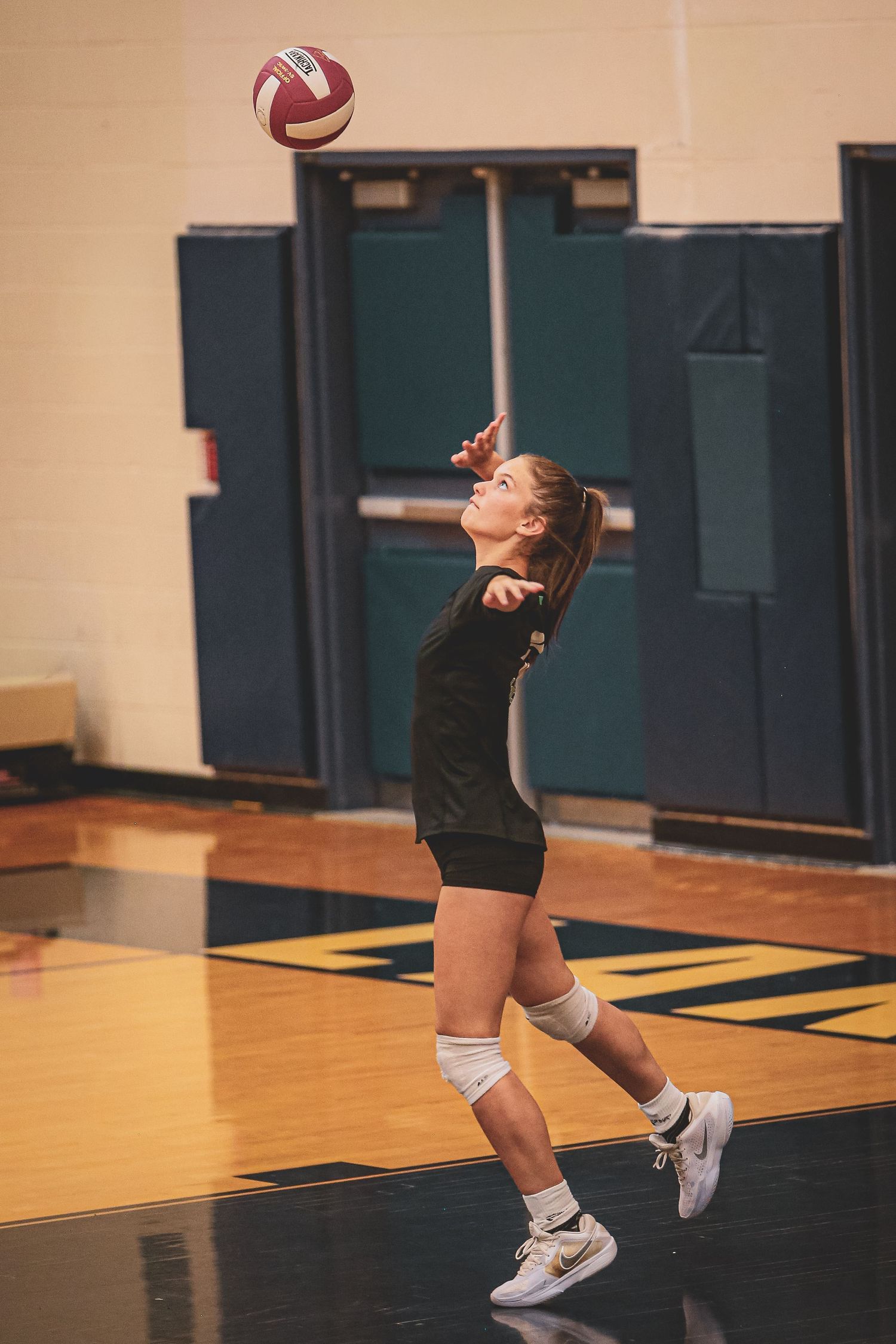 West Linn Lions Varsity Volleyball game photographed by Miles Butler Photography