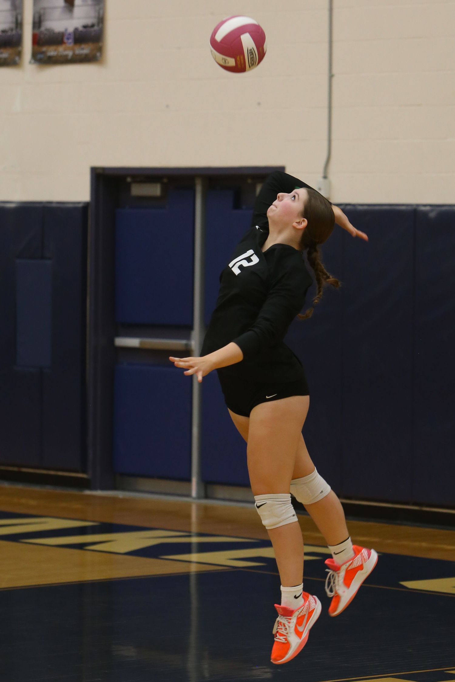 West Linn Lions Varsity Volleyball game photographed by Miles Butler Photography