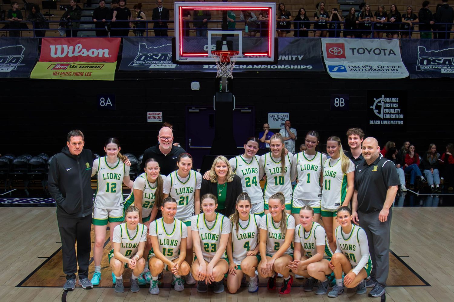 West Linn Lions Varsity Girls Basketball game photographed by Miles Butler Photography
