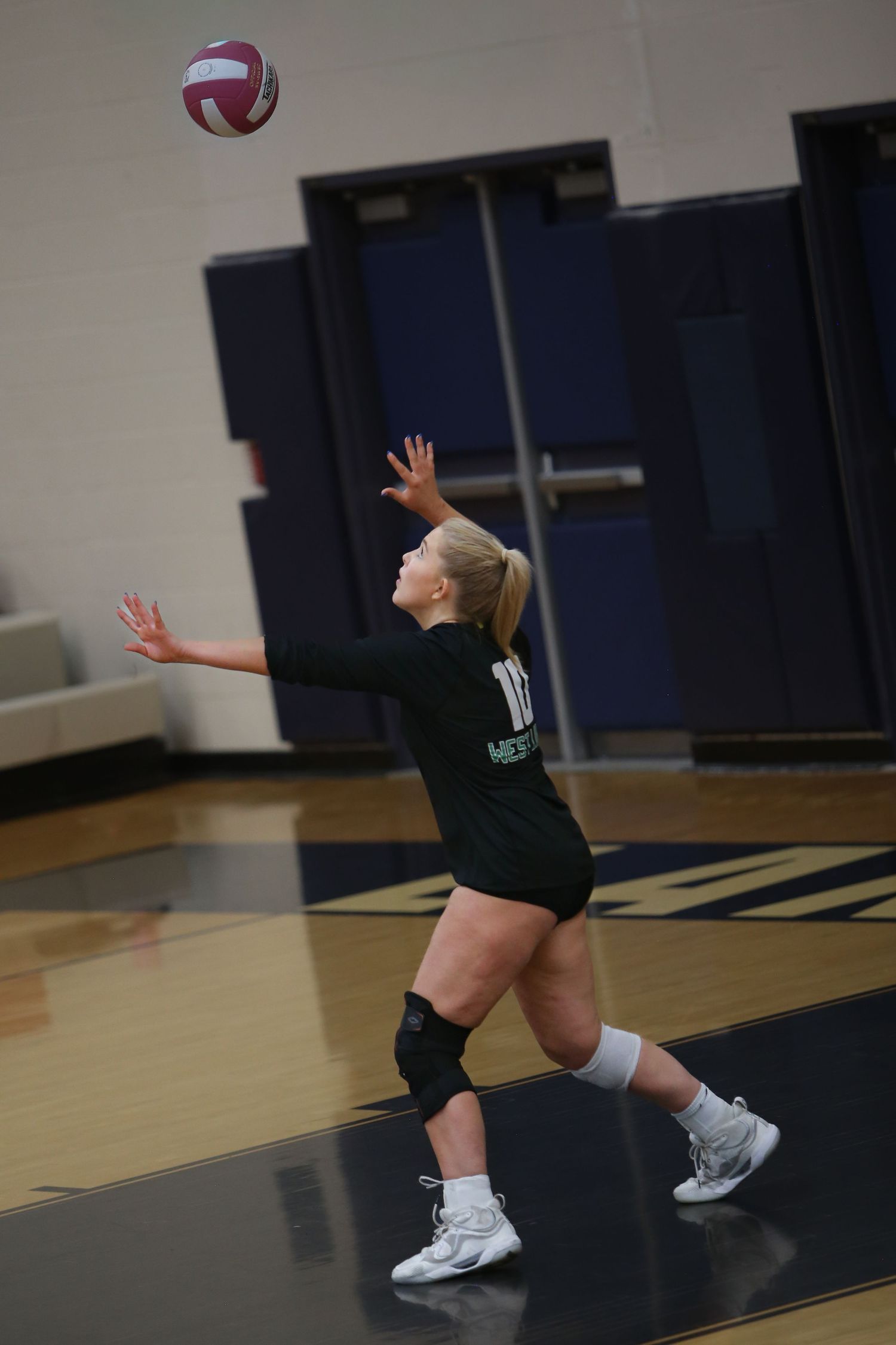 West Linn Lions Varsity Volleyball game photographed by Miles Butler Photography