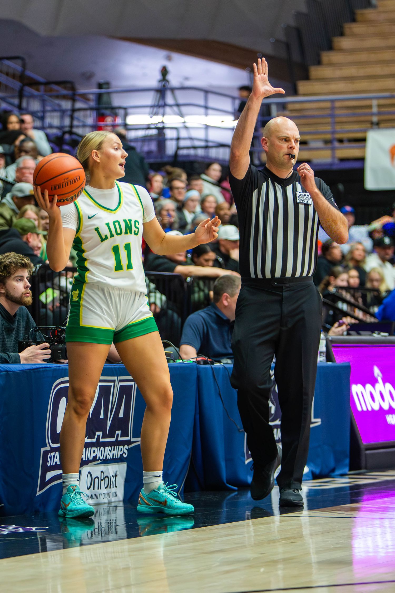 West Linn Lions Varsity Girls Basketball game photographed by Miles Butler Photography