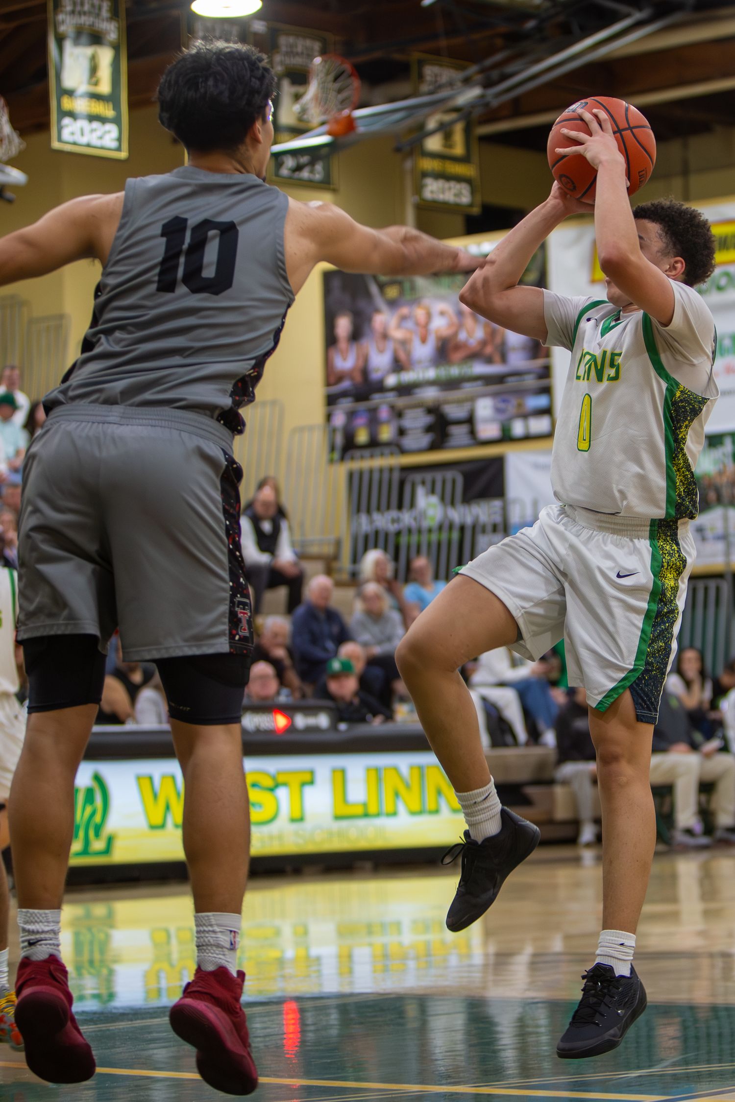 West Linn Lions Varsity Boys Basketball game photographed by Miles Butler Photography