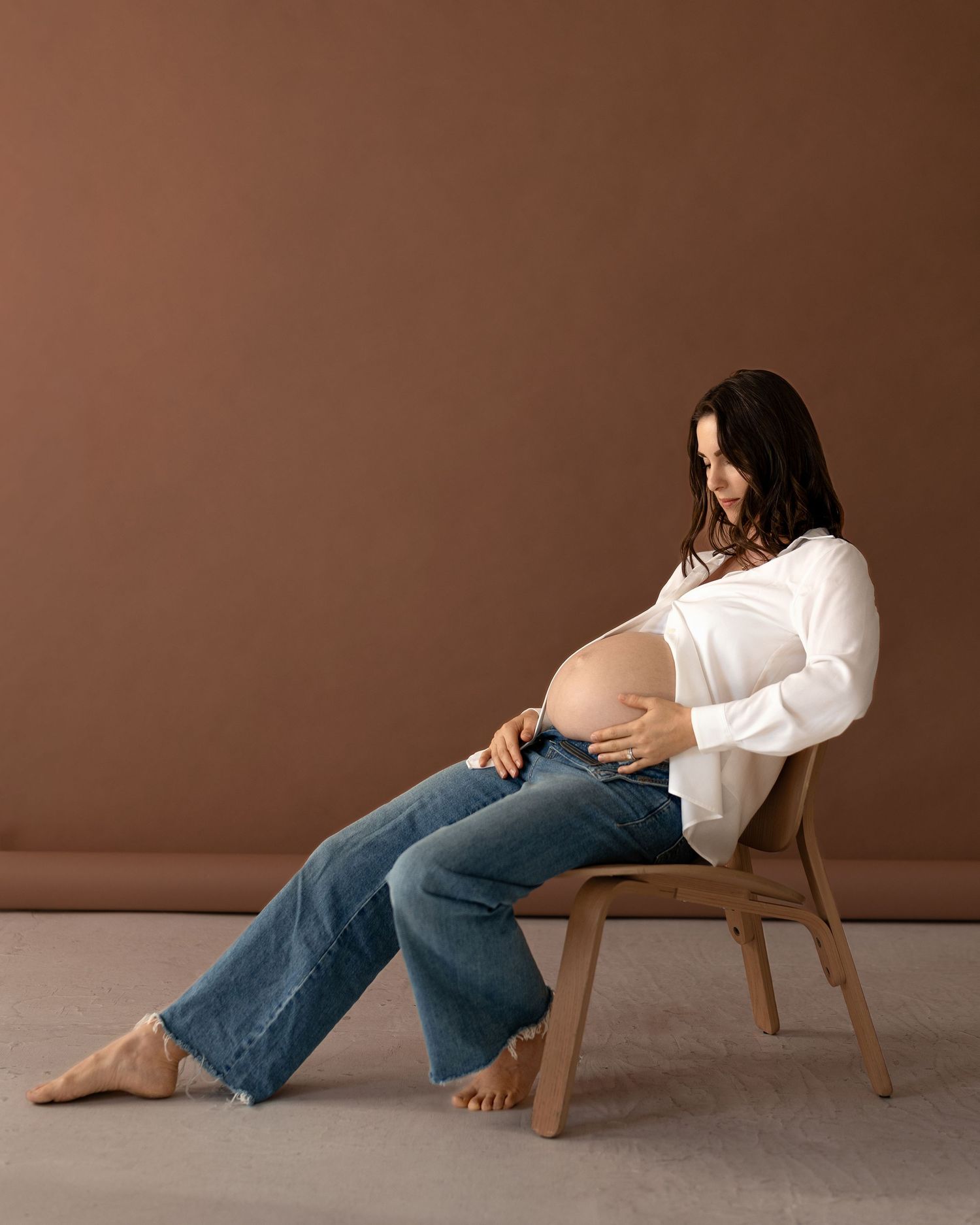 Studio brown background maternity session