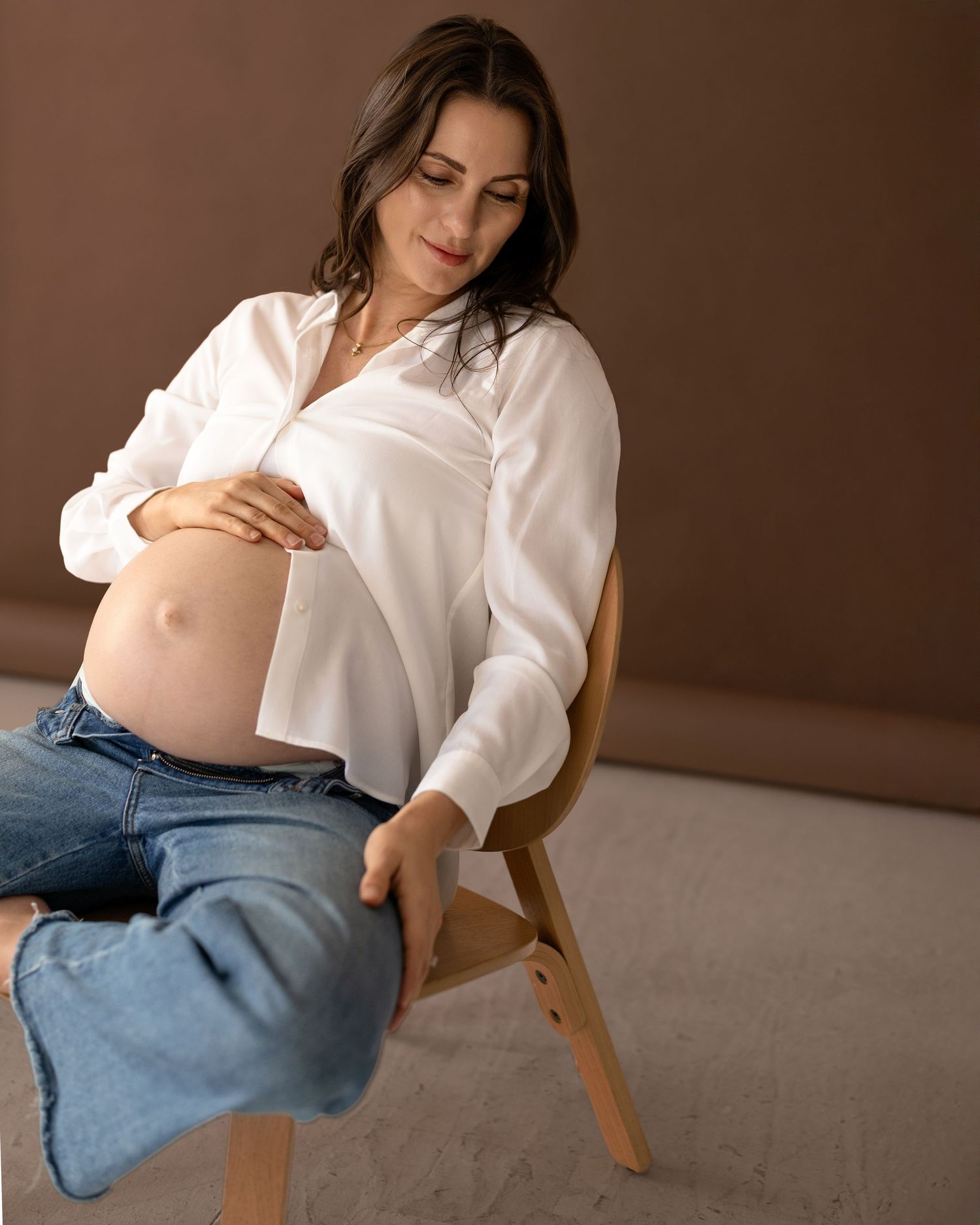 Natural studio maternity photo session