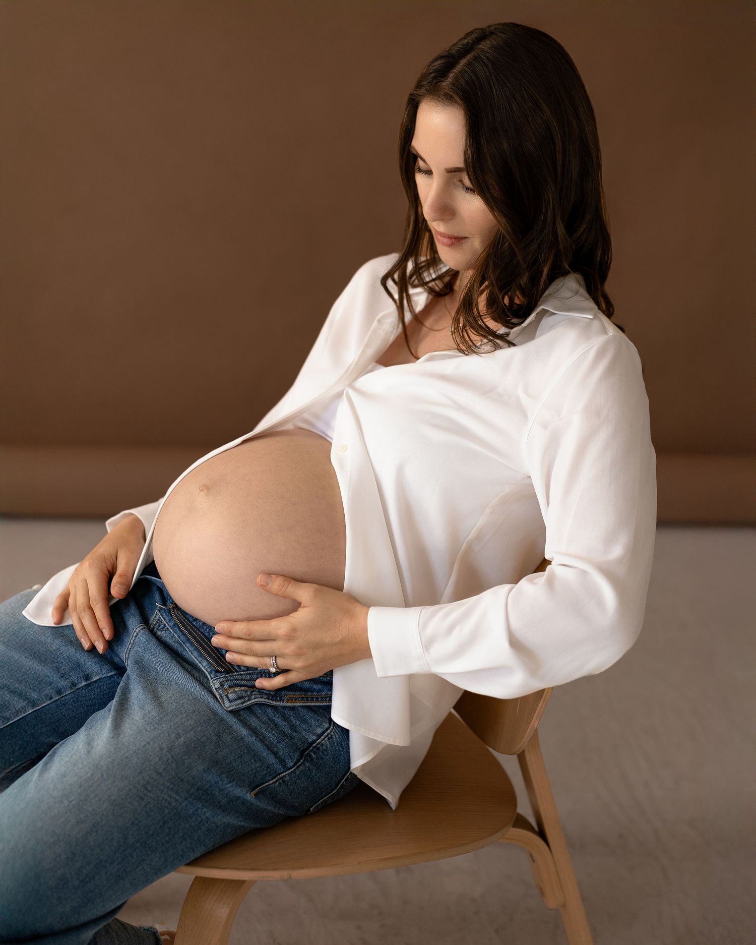 Natural studio maternity photo session, brown, jeans