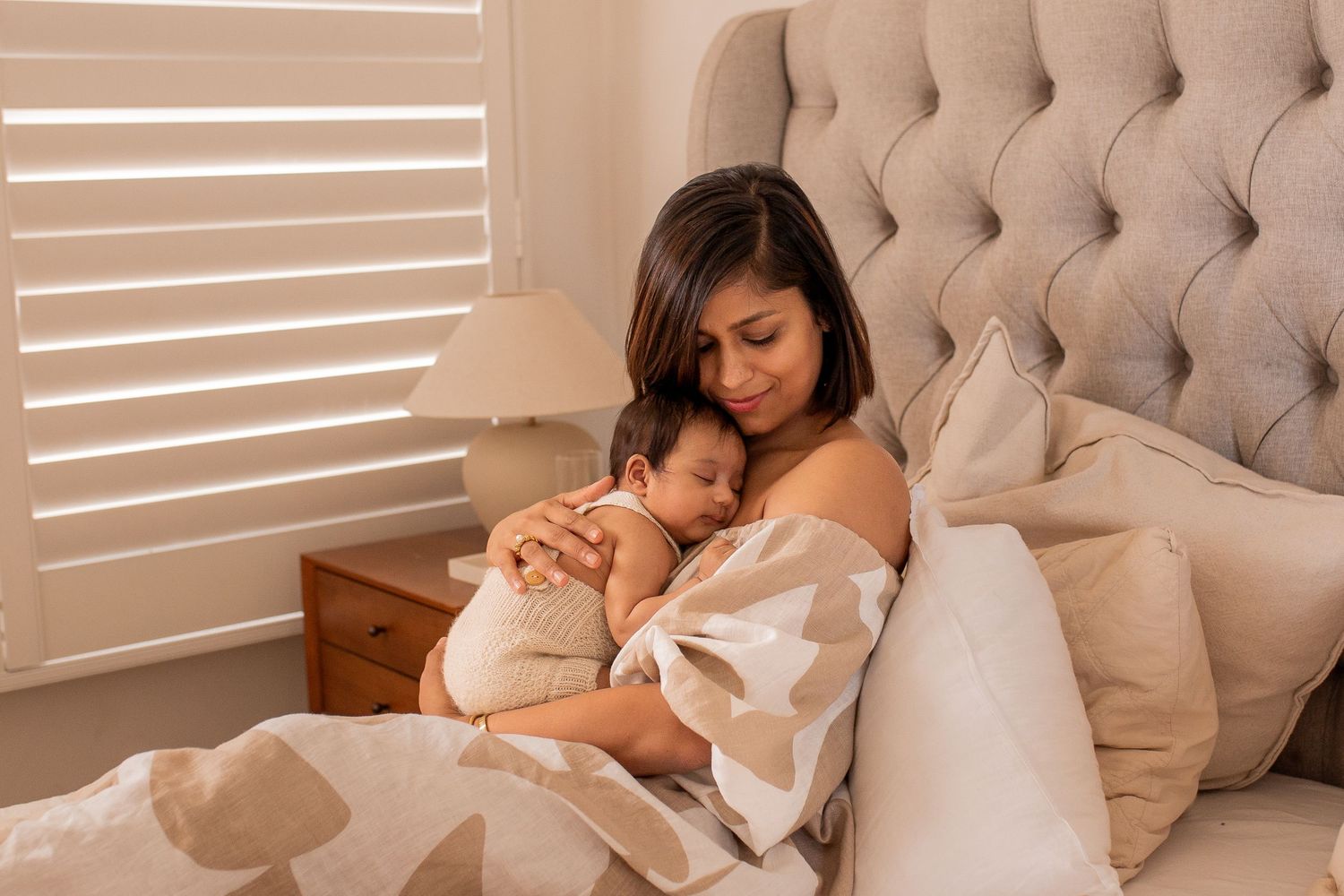 mum-newborn-bedroom